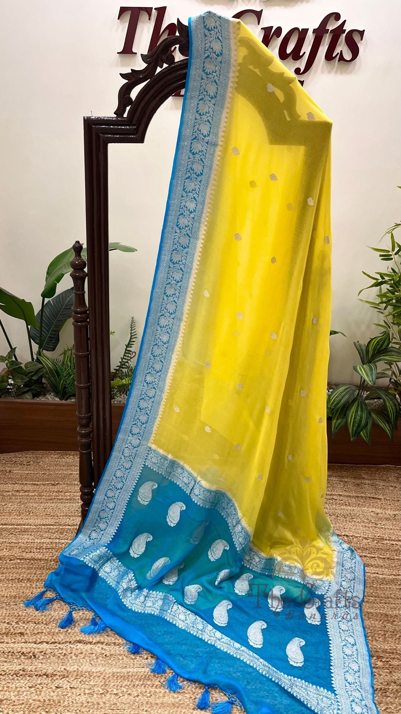 Pure Georgette Banarasi Handloom Saree - Silver Zari