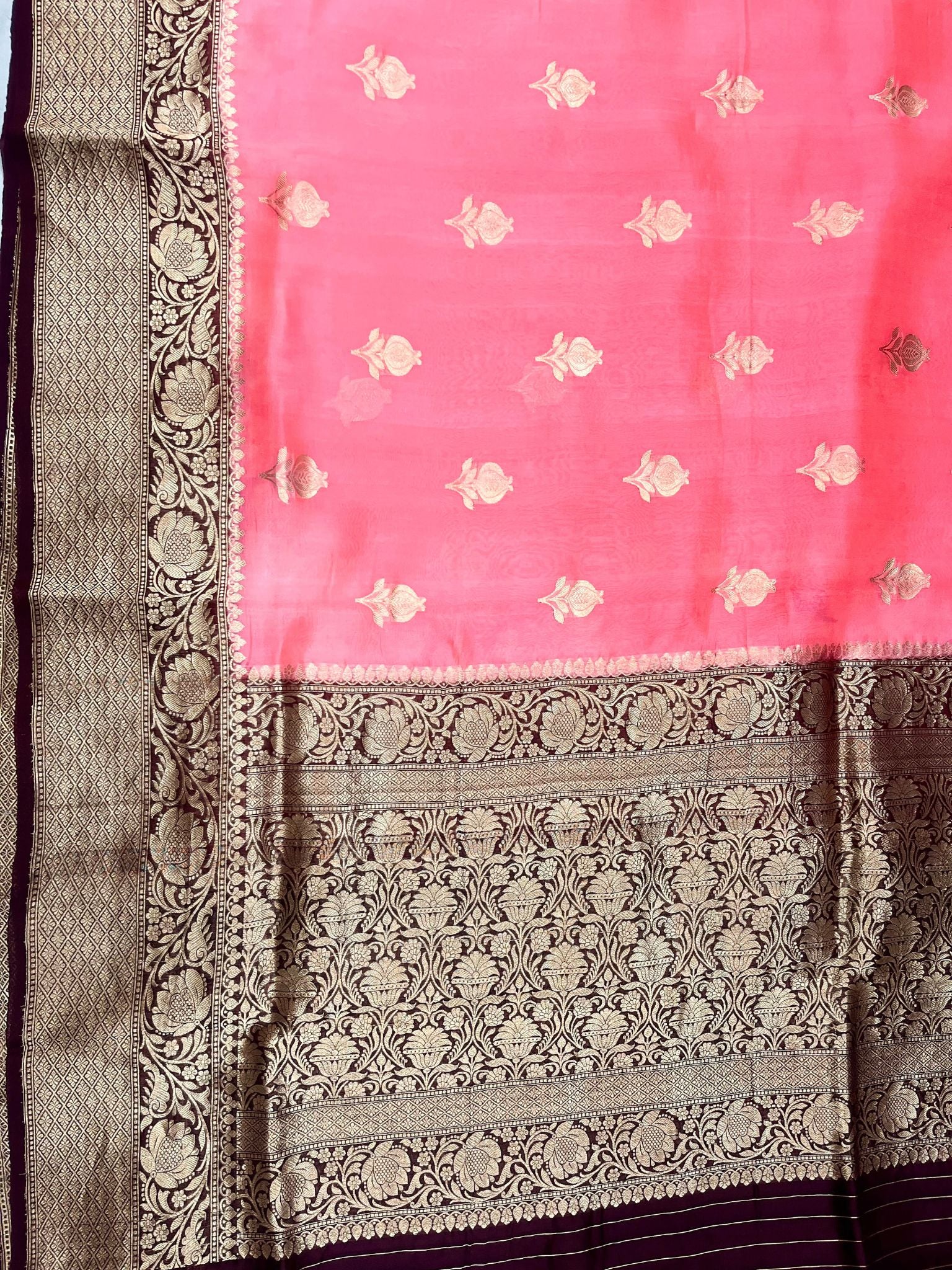 Pure Kora Silk Handloom Banarasi Saree - With Kadhua motifs