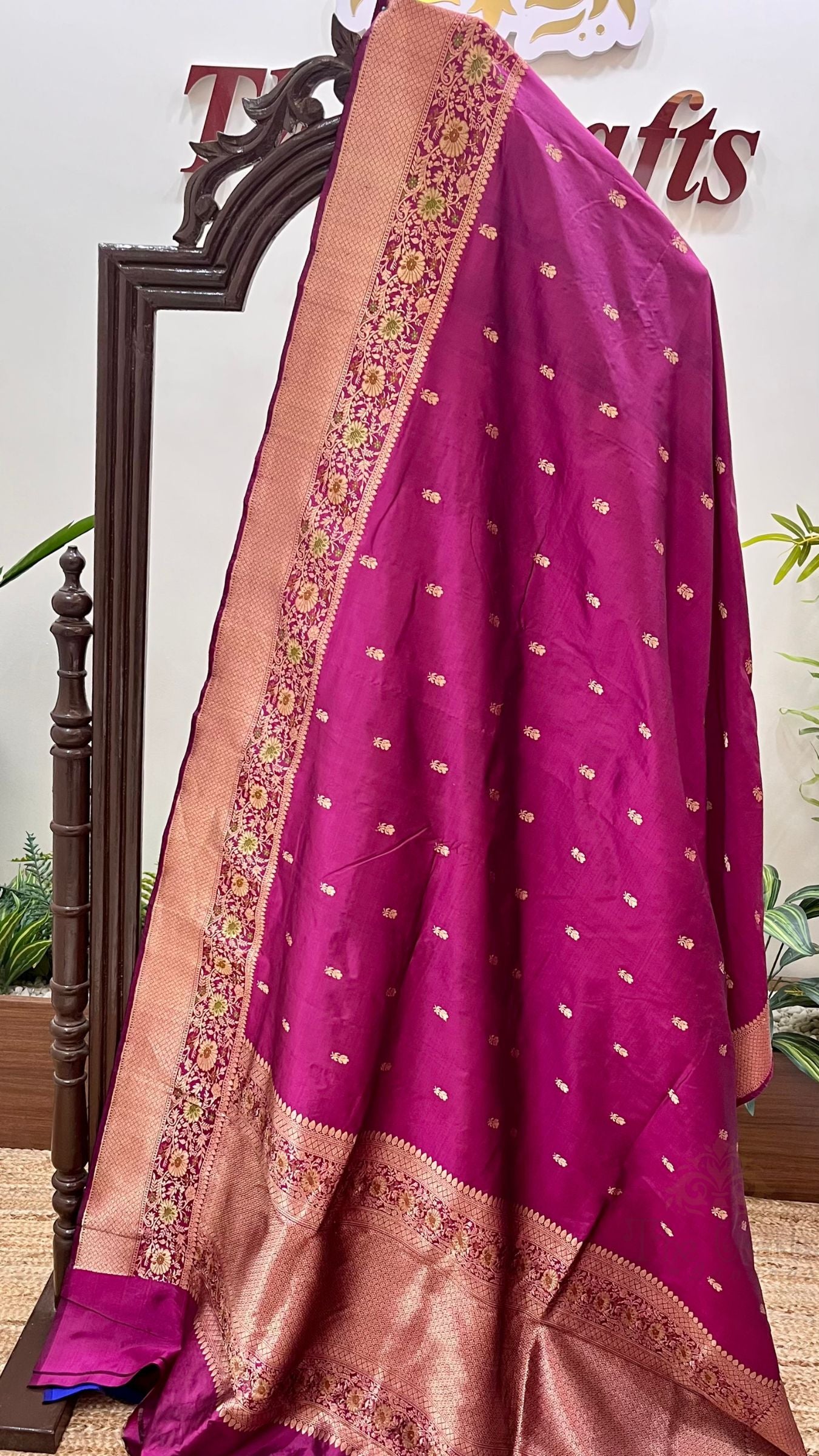 Pure Katan Silk Handloom Banarasi Saree - with kadhua motifs