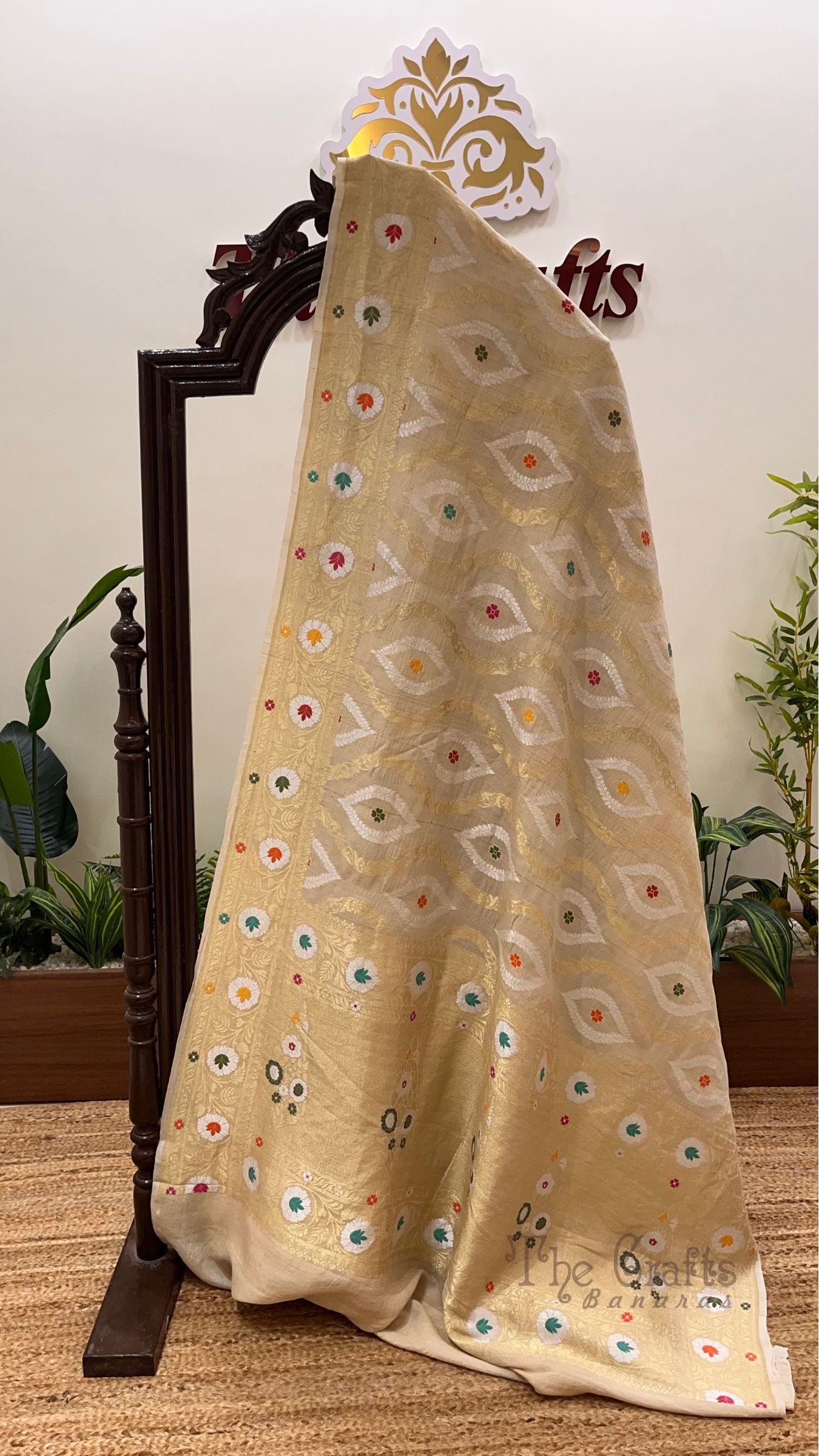 Tussar Georgette Handloom Banarasi Saree - Jaal with Meenakari