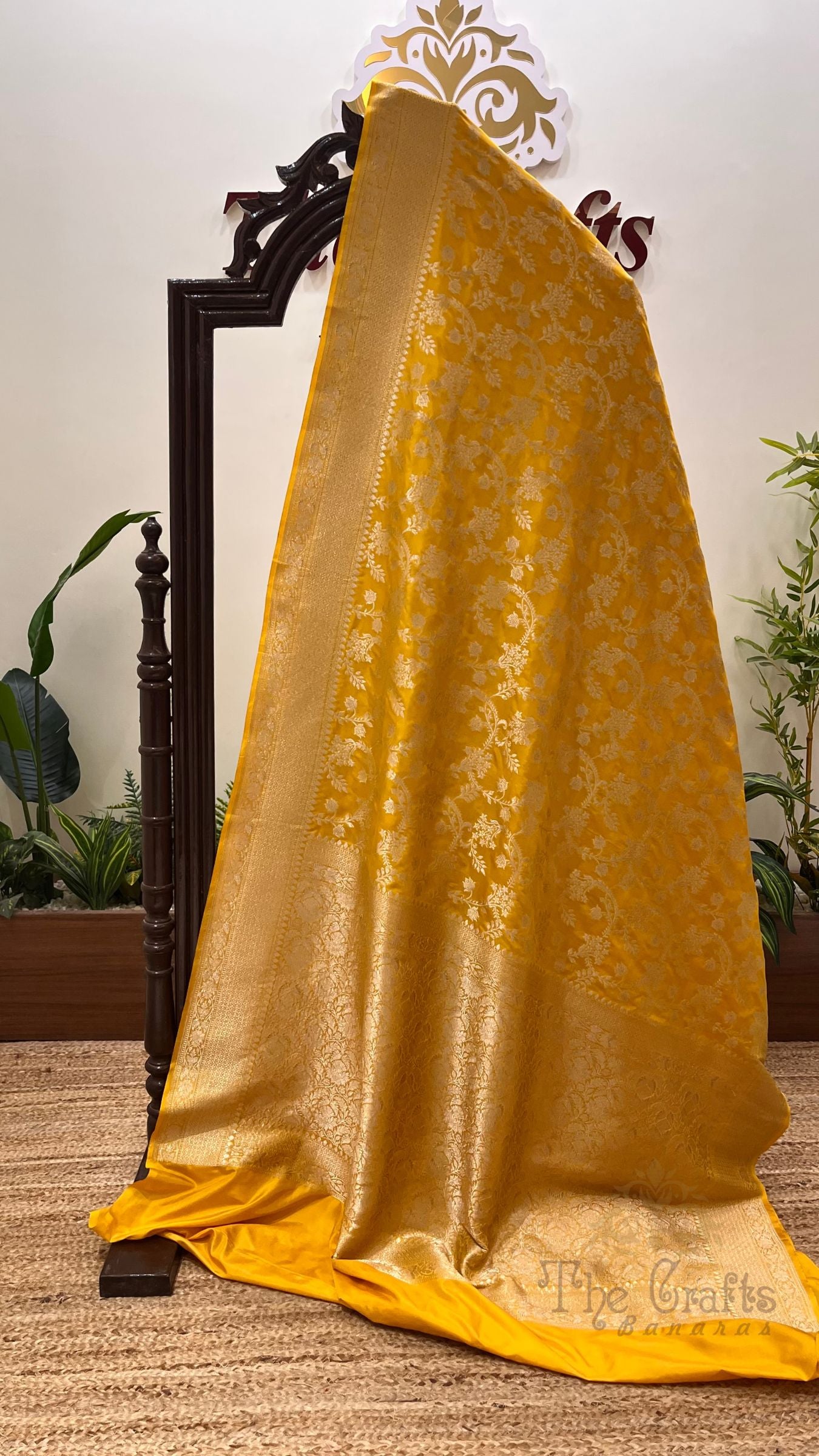 Pure Katan Silk Handloom Banarasi Saree - Jaal work