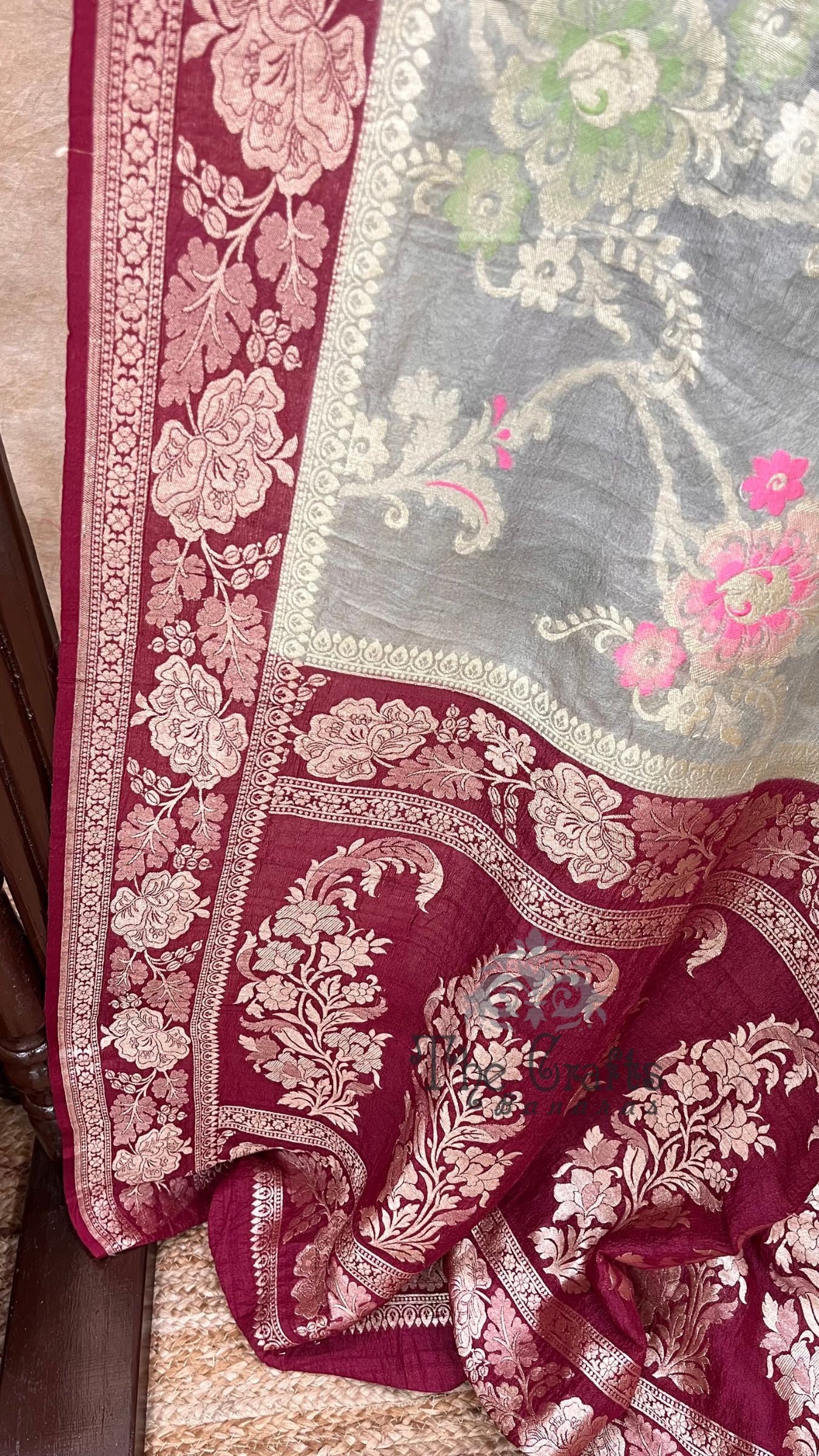 Tussar Georgette Handloom Banarasi Saree - Jaal with Meenakari