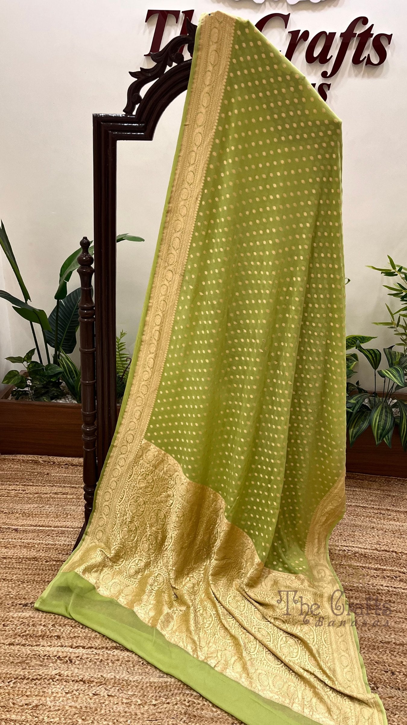 Khaddi Georgette Banarasi Saree - Gold Zari