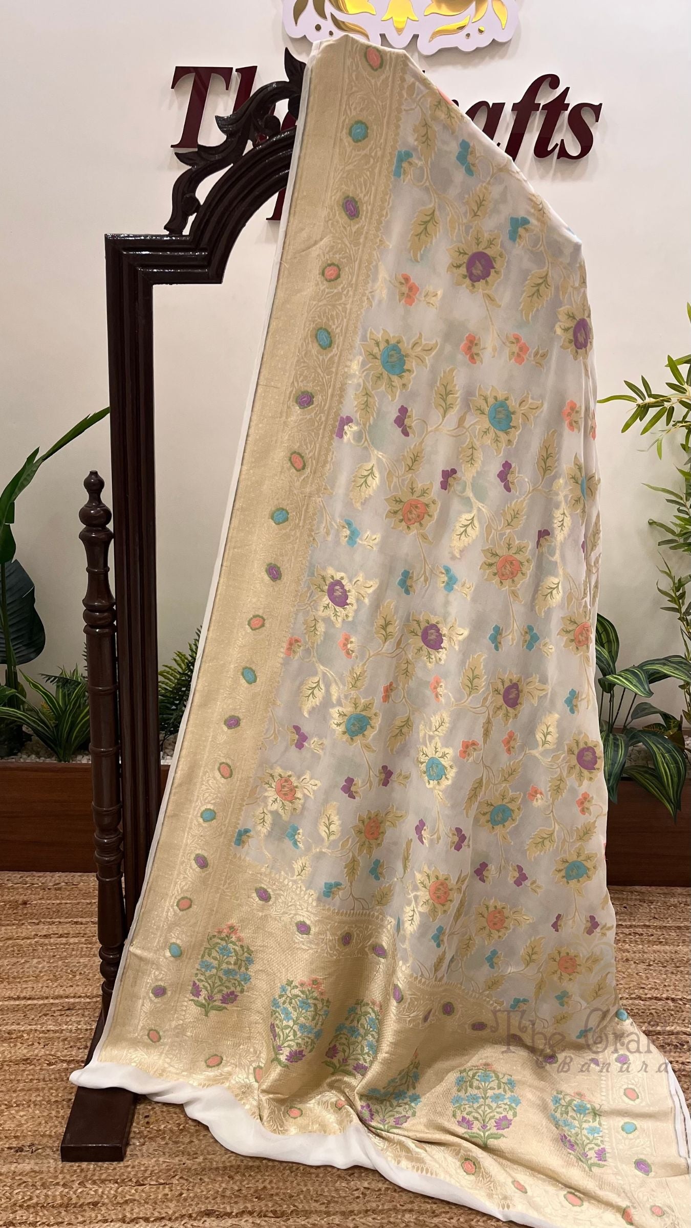 Khaddi Georgette Handloom Banarasi Saree - Jaal with Meenakari