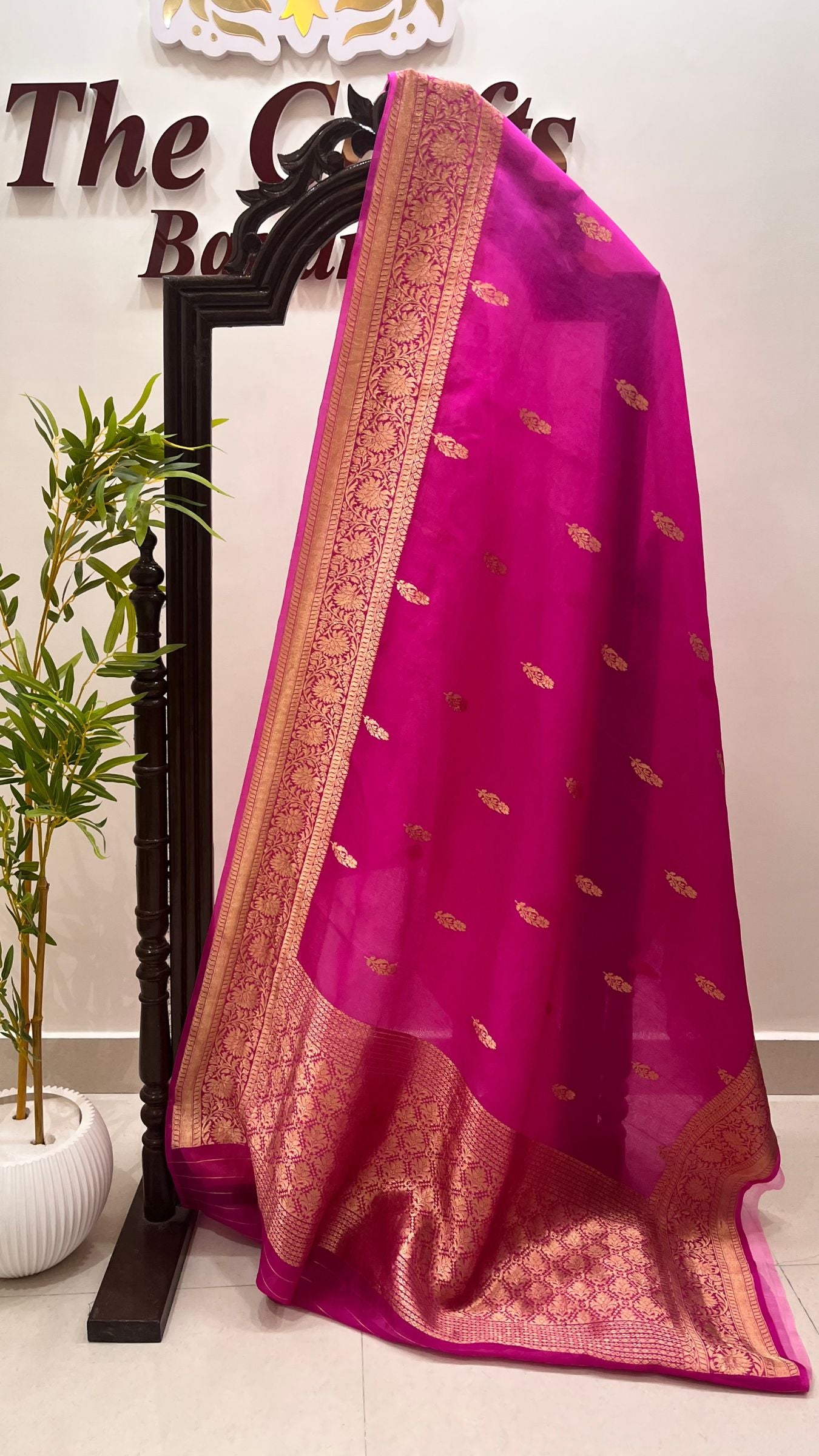 Pure Kora Silk Handloom Banarasi Saree - With Kadhua motifs