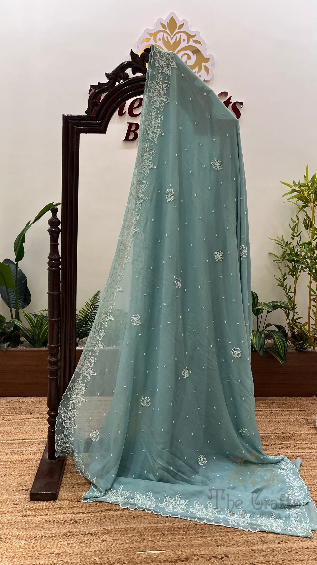 Pure Georgette Handloom Banarasi Saree - handwork motifs