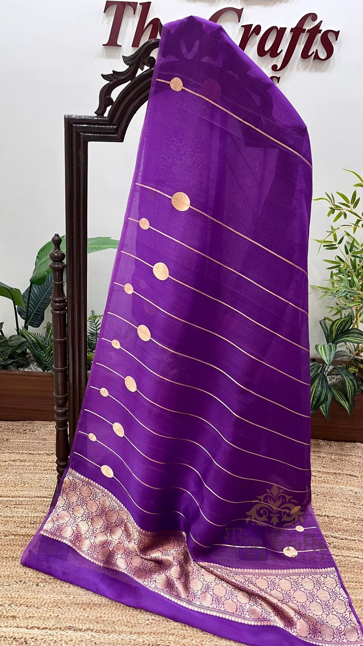 Pure Kora Silk Handloom Banarasi Saree - with kadhua motifs