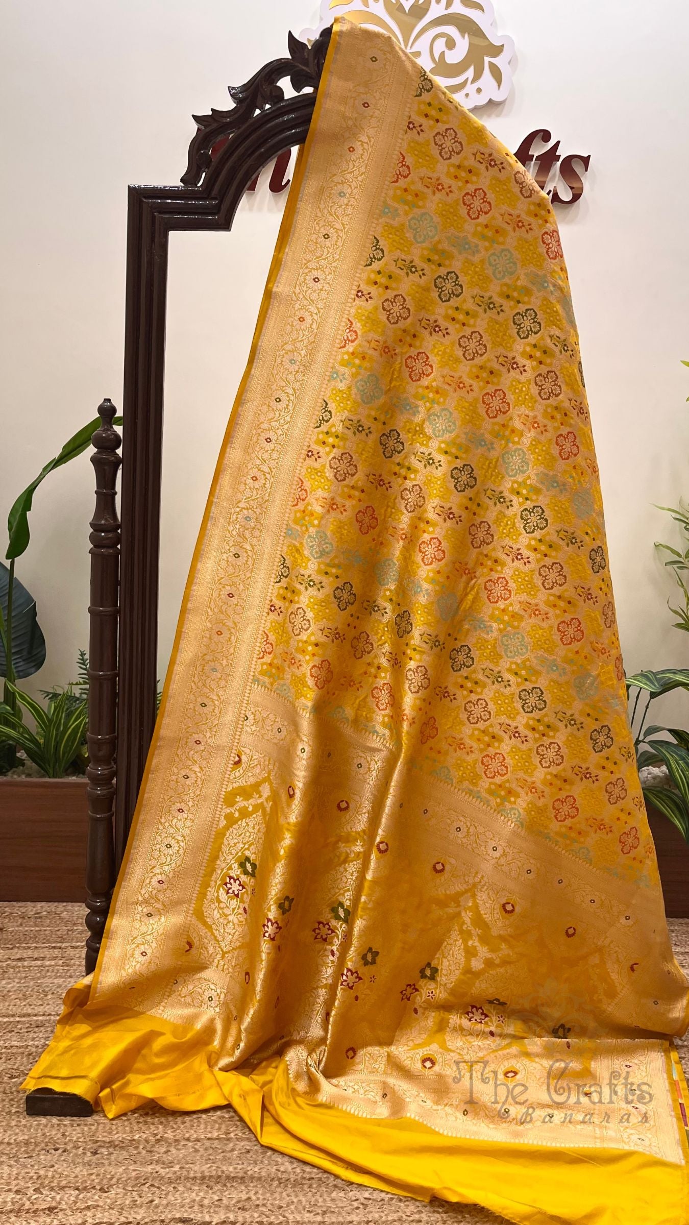 Rangkat Pure Katan Silk Handloom Banarasi Saree - Jaal with meenakari