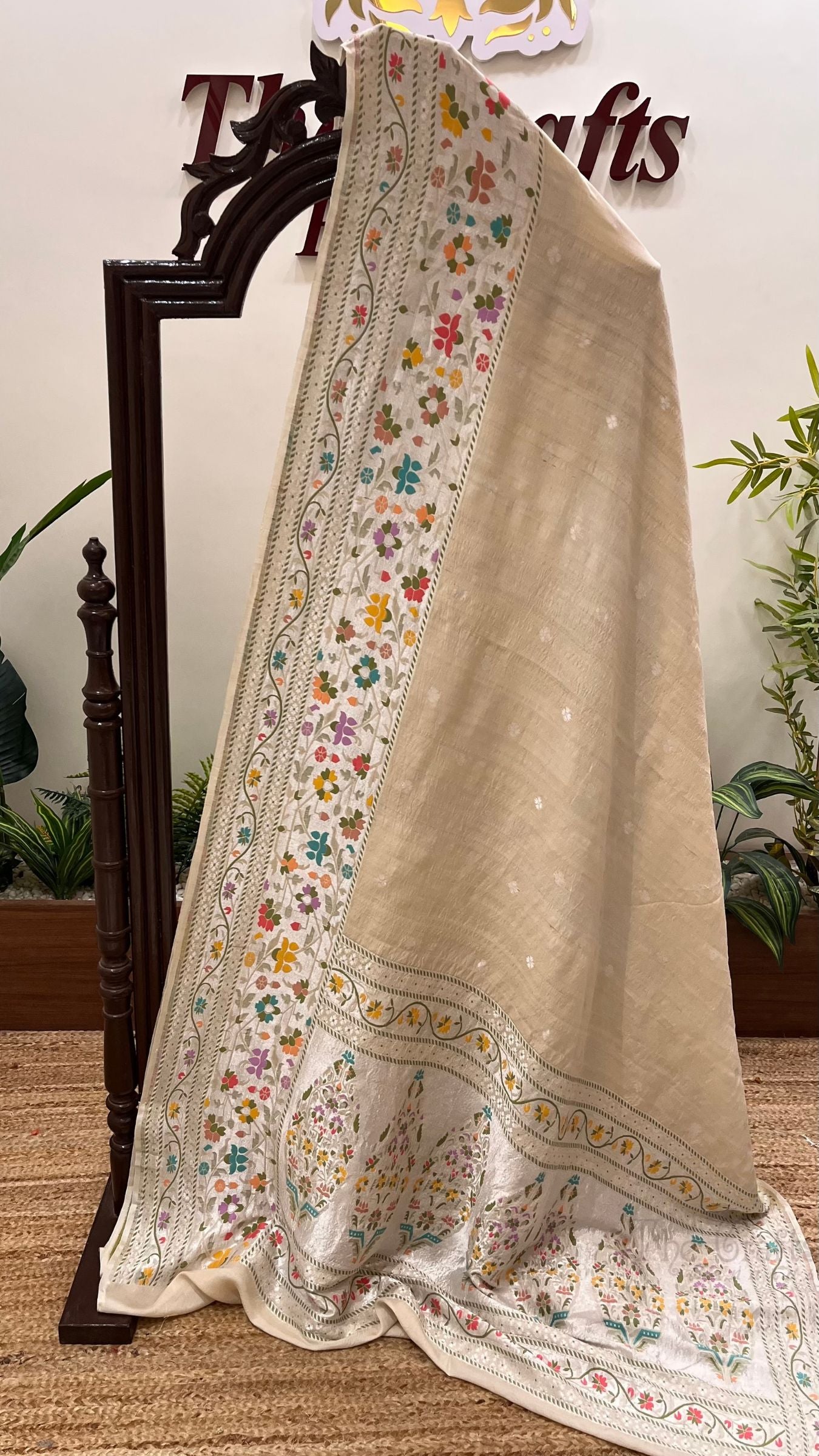 Tussar Georgette Handloom Banarasi Saree - Meenakari