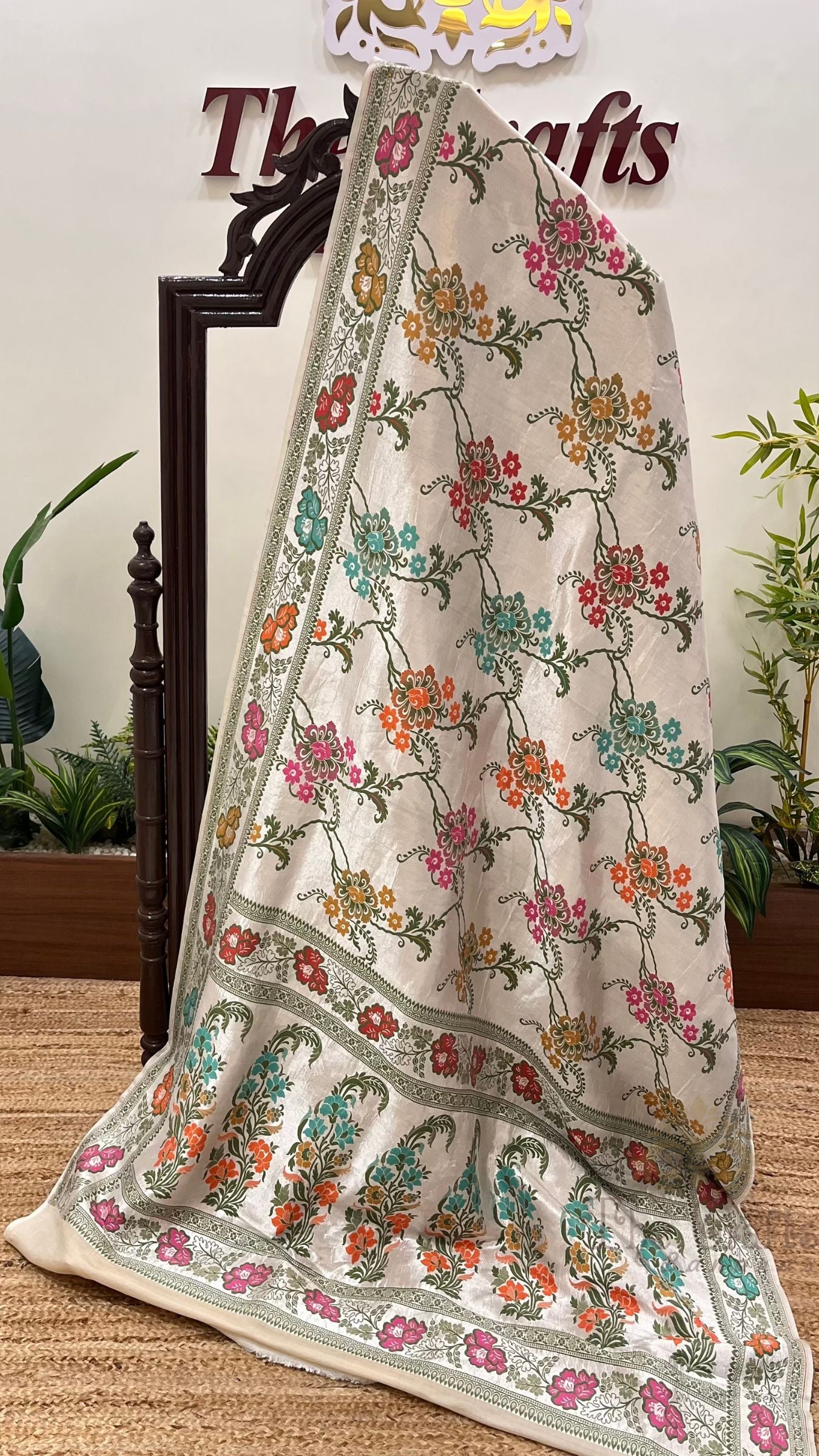 Tussar Georgette Handloom Banarasi Saree - Meenakari