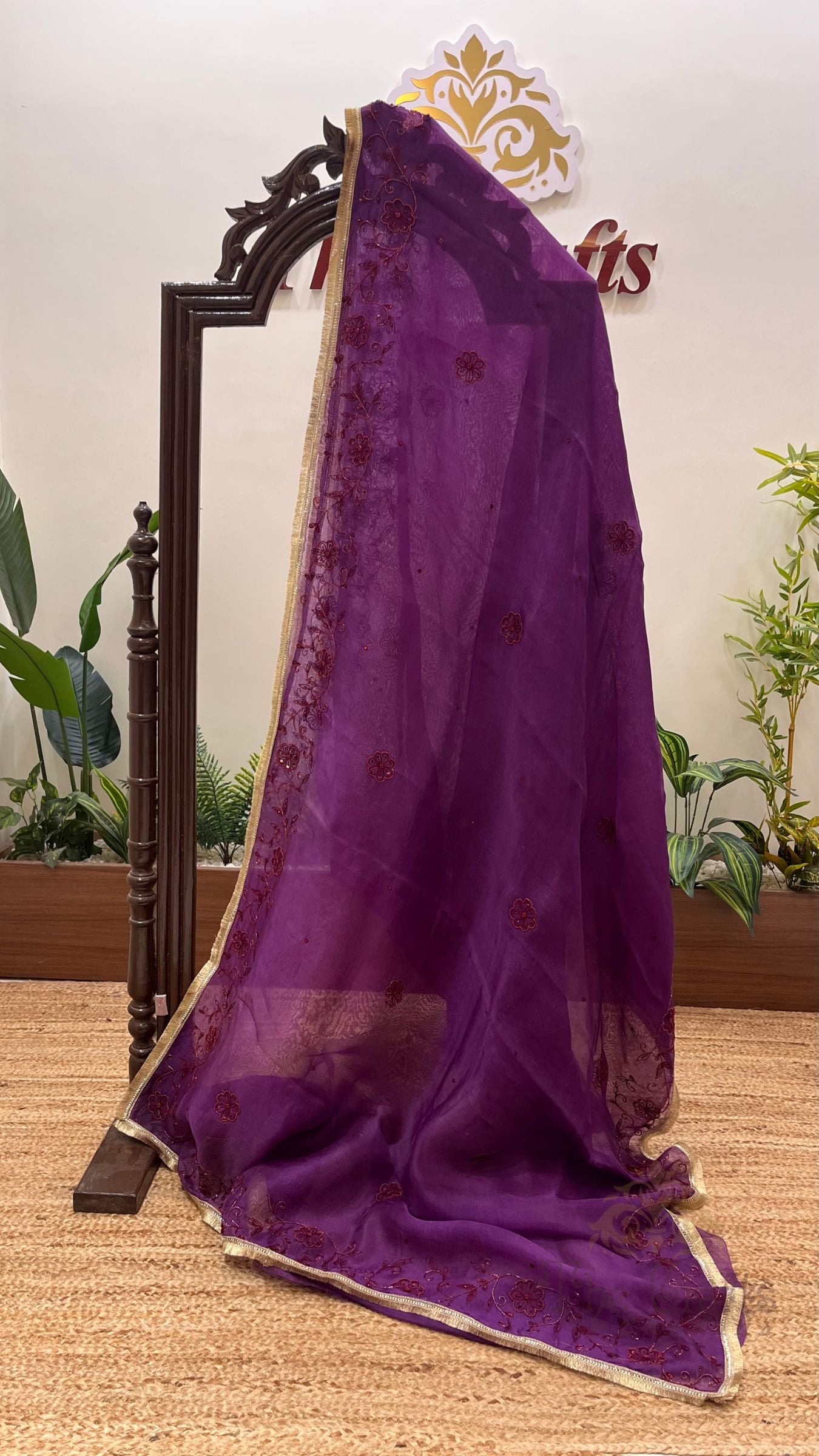 Pure Organza Silk Handloom Banarasi Saree - handwork motifs