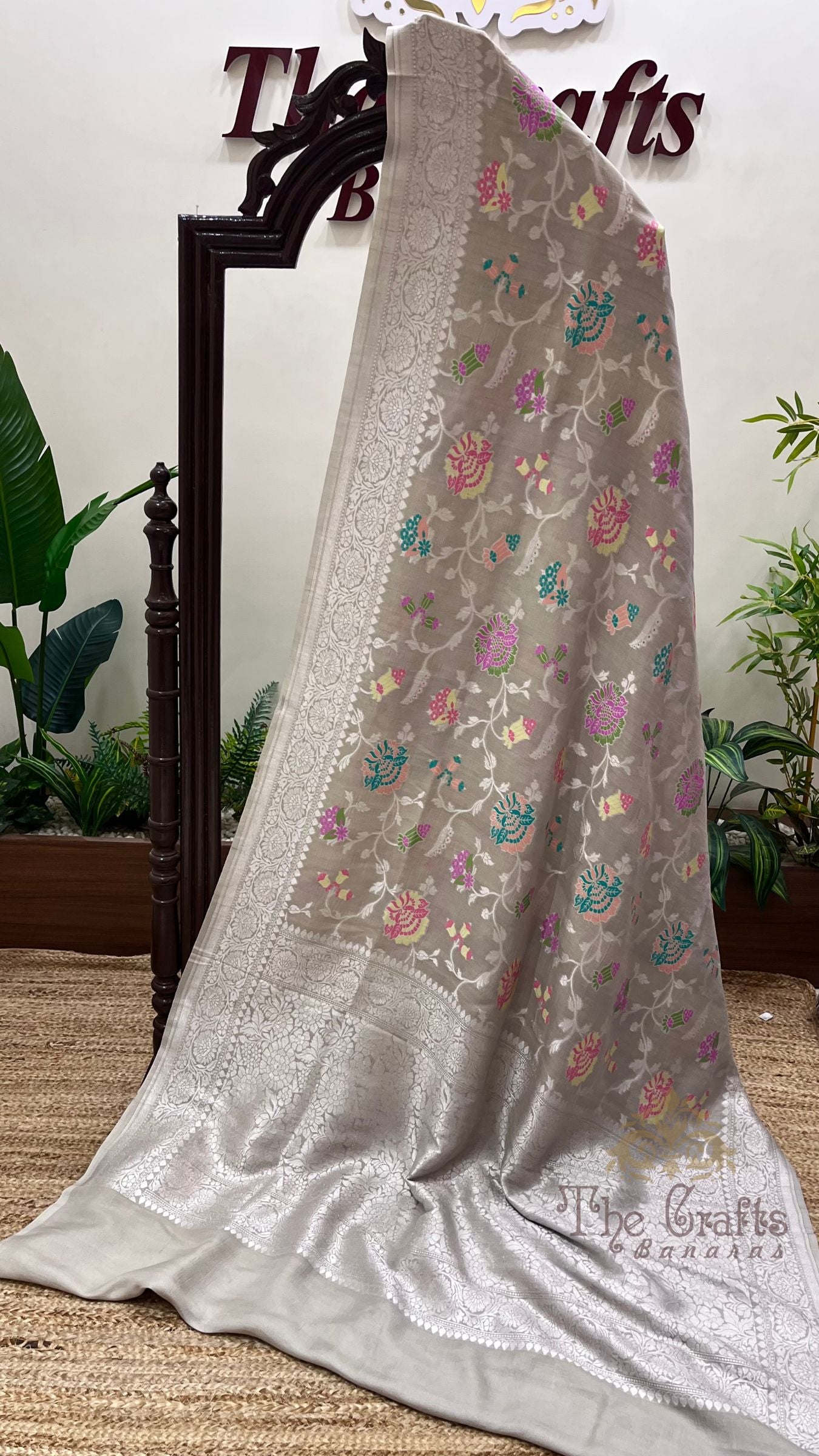Tussar Georgette Handloom Banarasi Saree - Meenakari