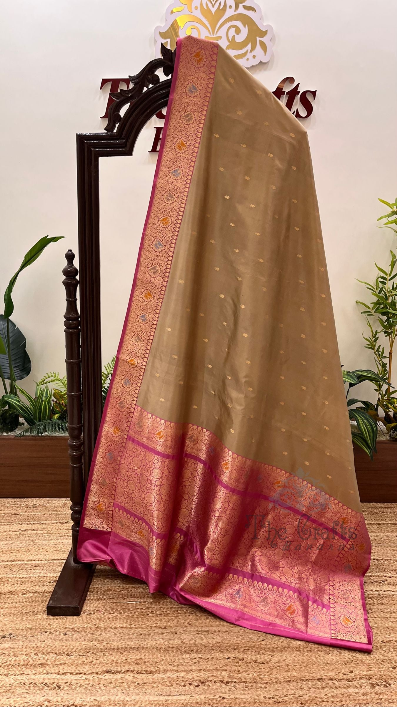 Pure Katan Silk Handloom Banarasi Saree - with kadhua motifs