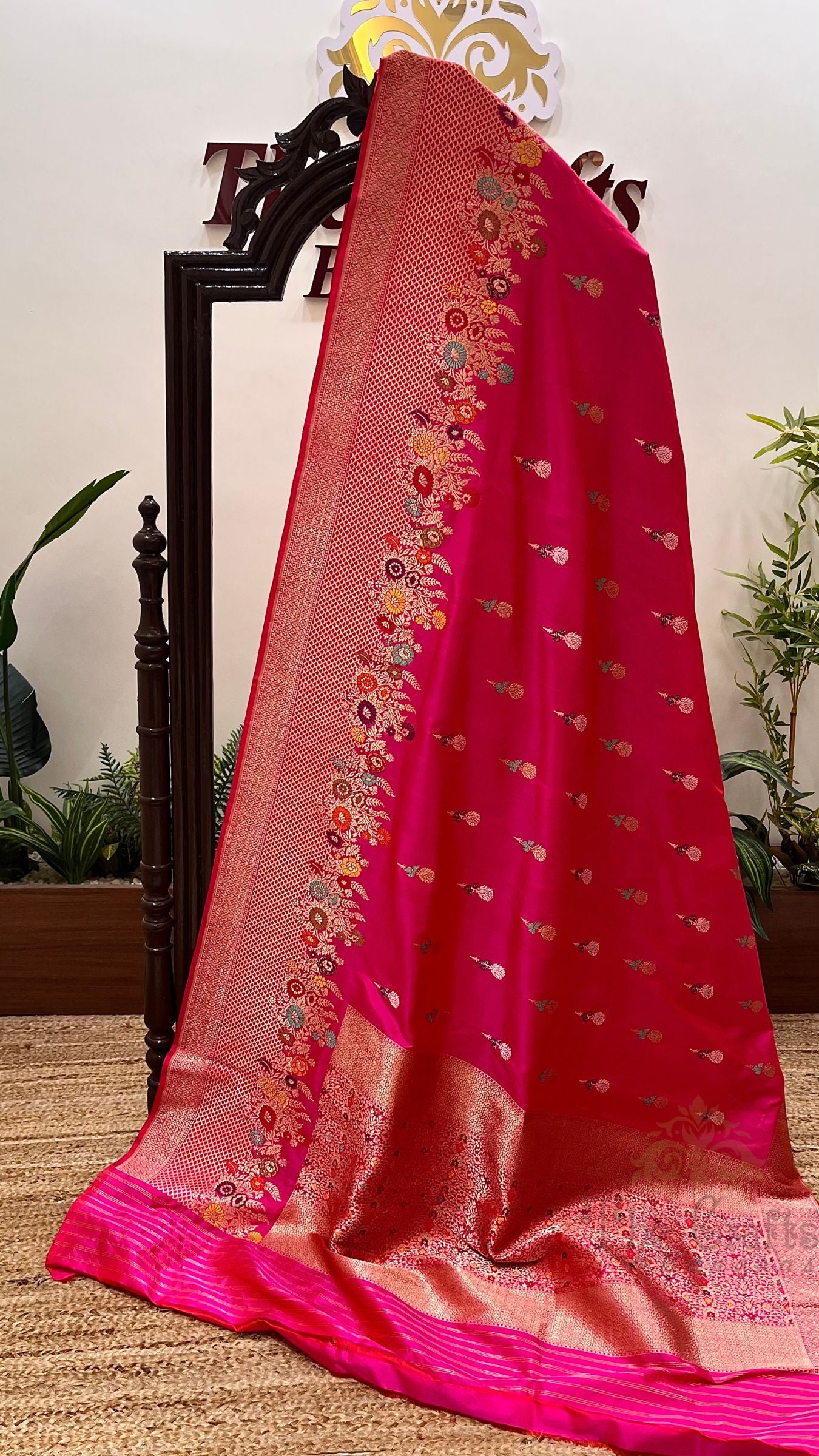 Pure Katan Silk Handloom Banarasi Saree - with kadhua meenakari motifs
