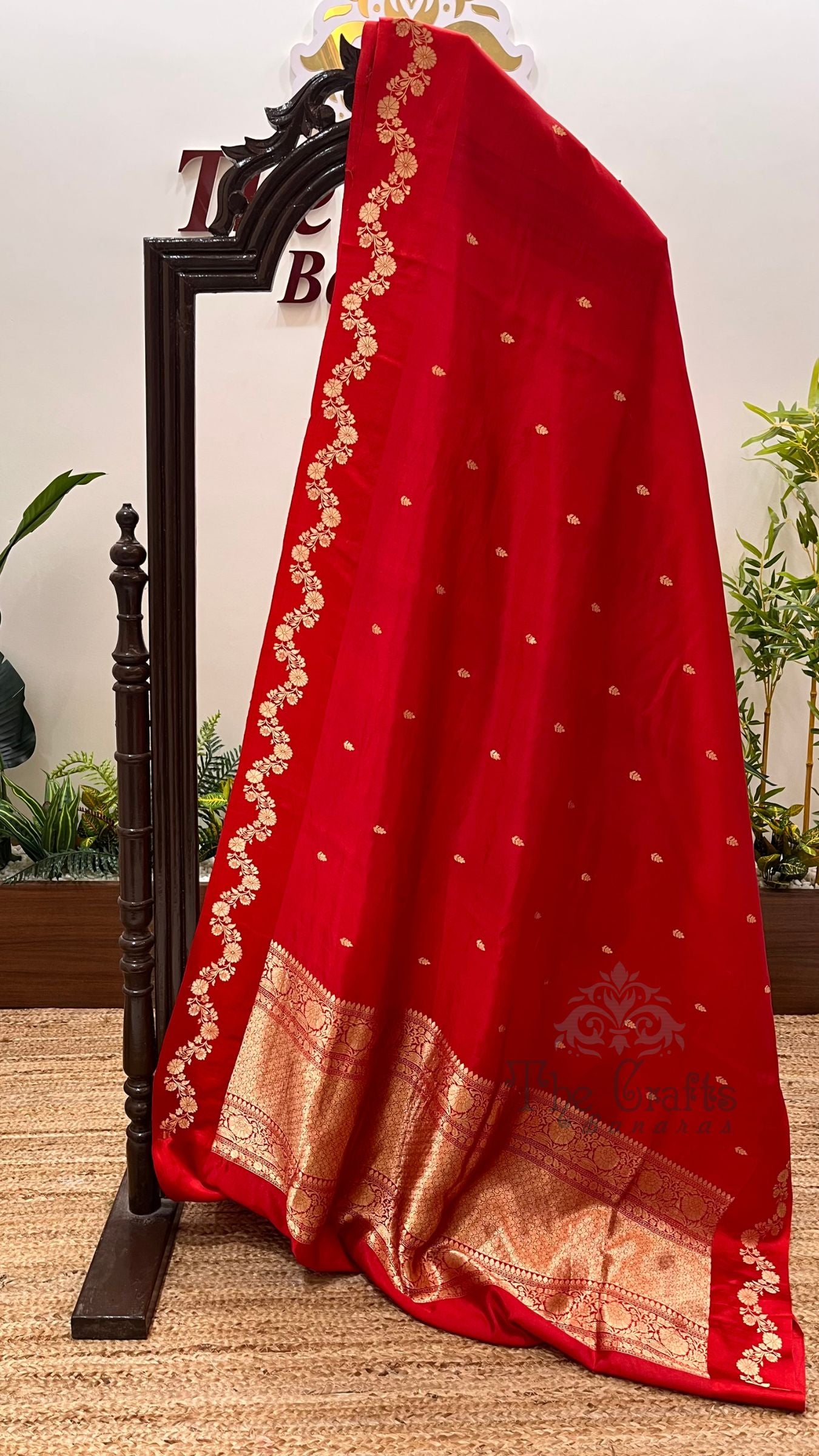 Pure Katan Silk Handloom Banarasi Saree - with kadhua motifs