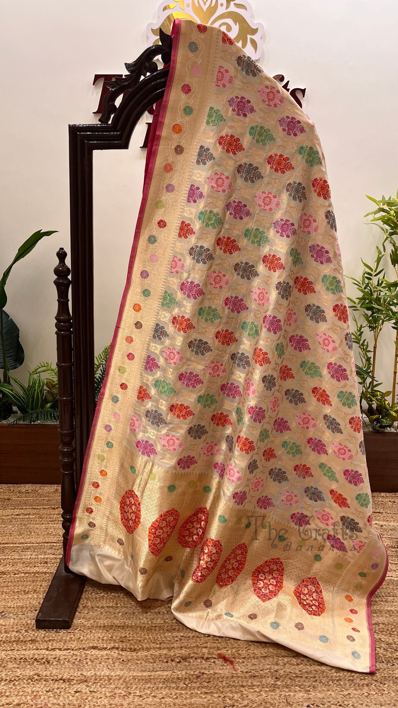 Rangkat Pure Katan Silk Handloom Banarasi Saree - Jaal Work With Meenakari