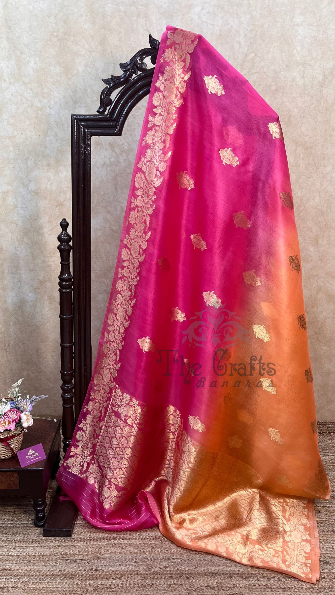 Pure Kora Silk Handloom Banarasi Saree - With Kadhua motifs
