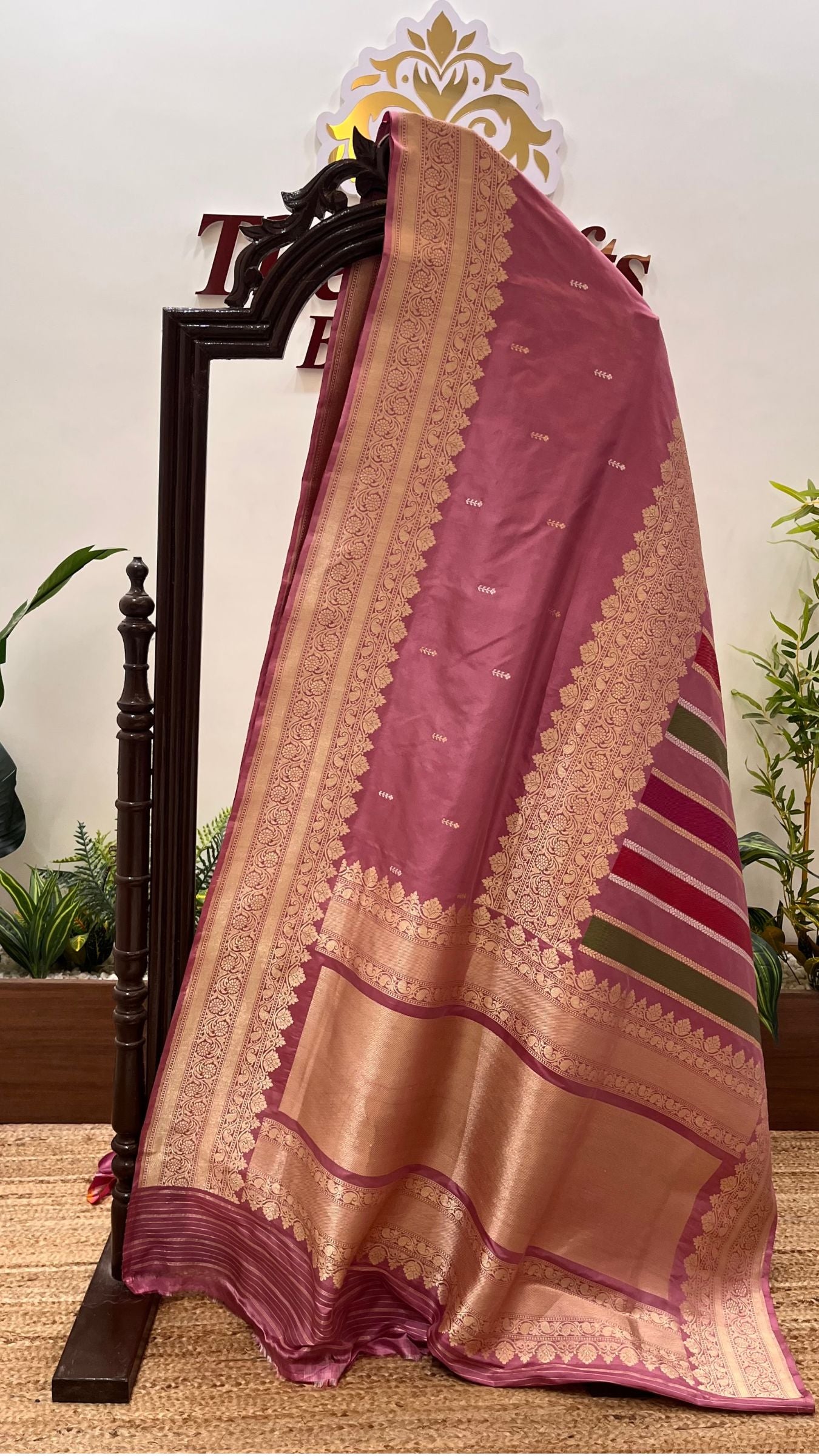 Rangkat Pure Katan Silk Handloom Banarasi Saree - with kadhua work