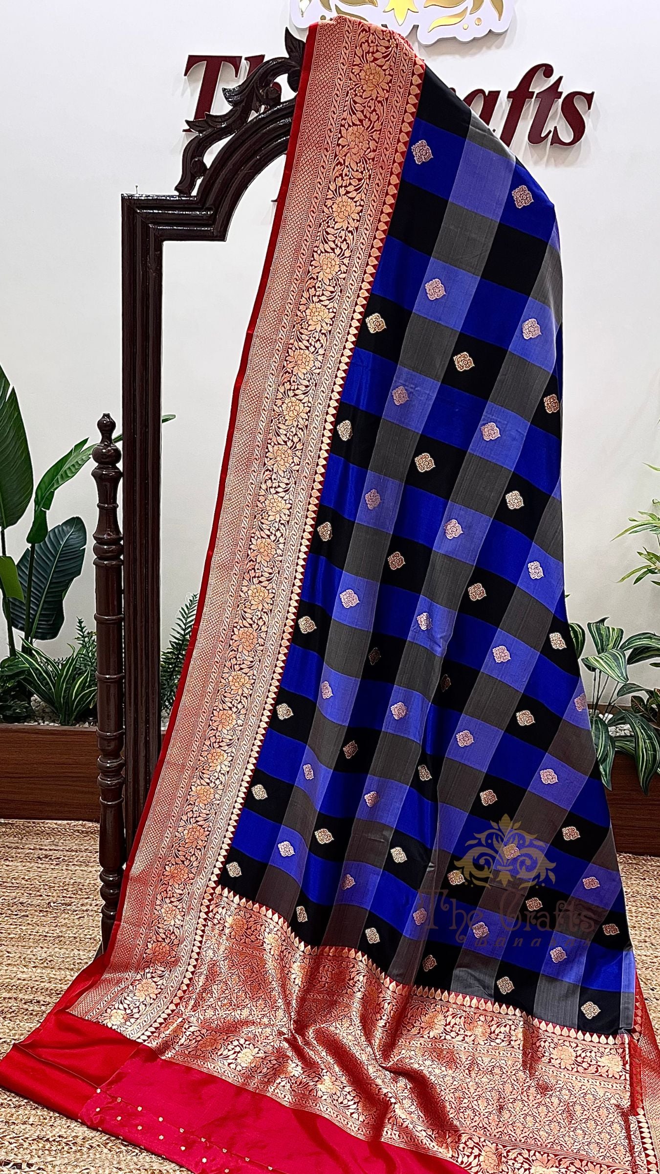 Pure Katan Silk Handloom Banarasi Saree - with kadhua motifs