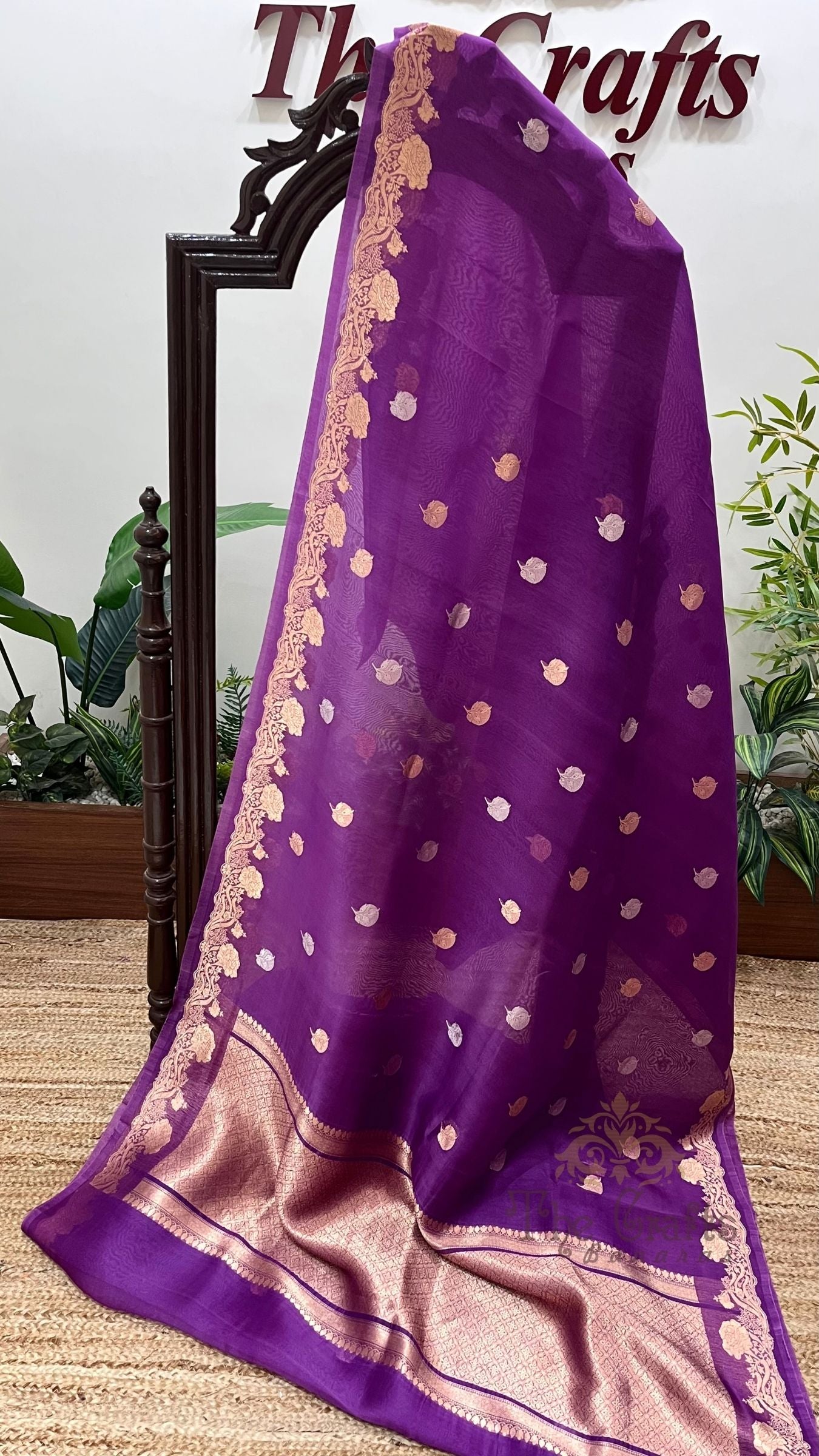 Pure Kora Silk Handloom Banarasi Saree - with kadhua motifs