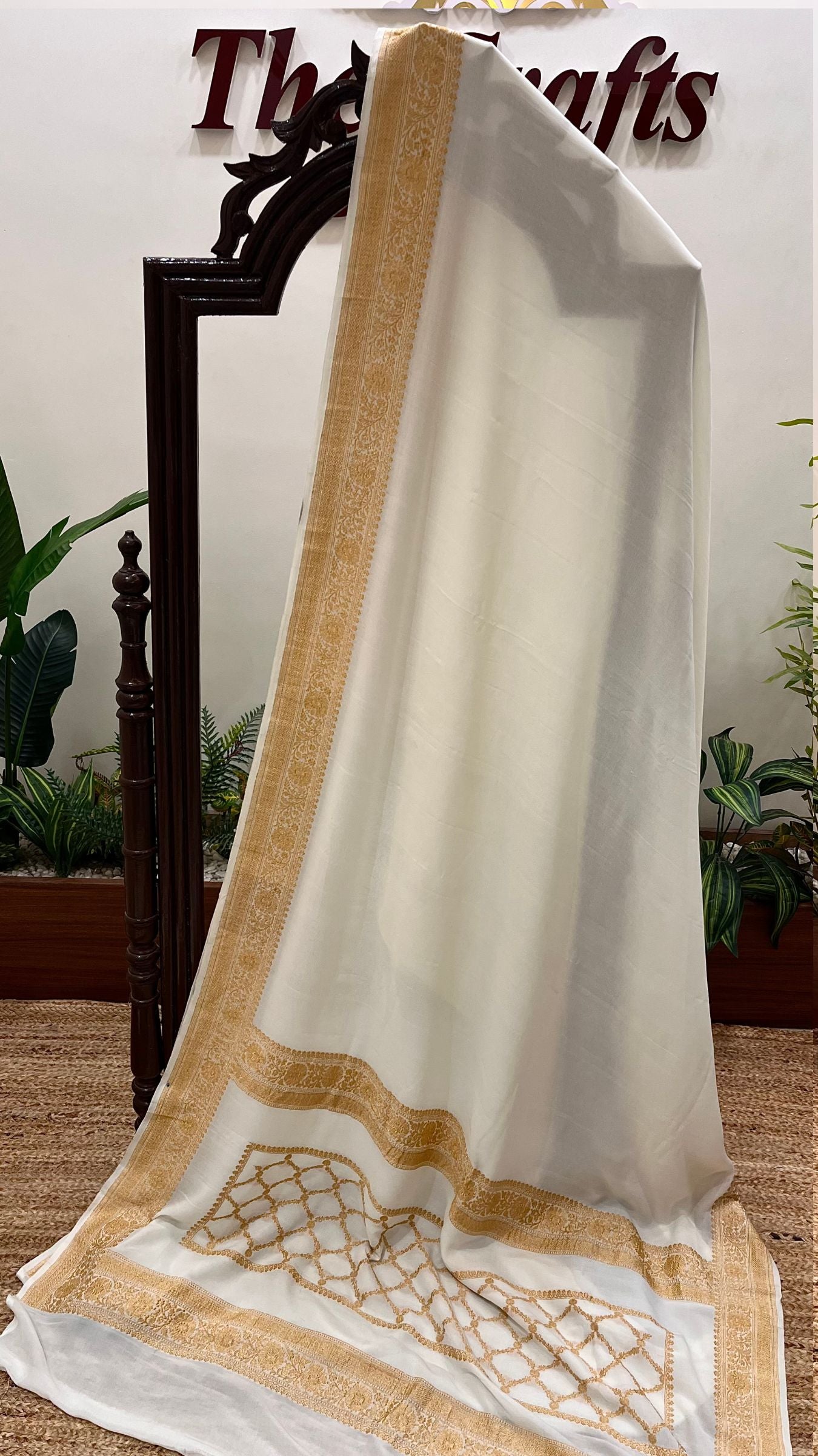 Pure Georgette Crepe Handloom Banarasi Saree