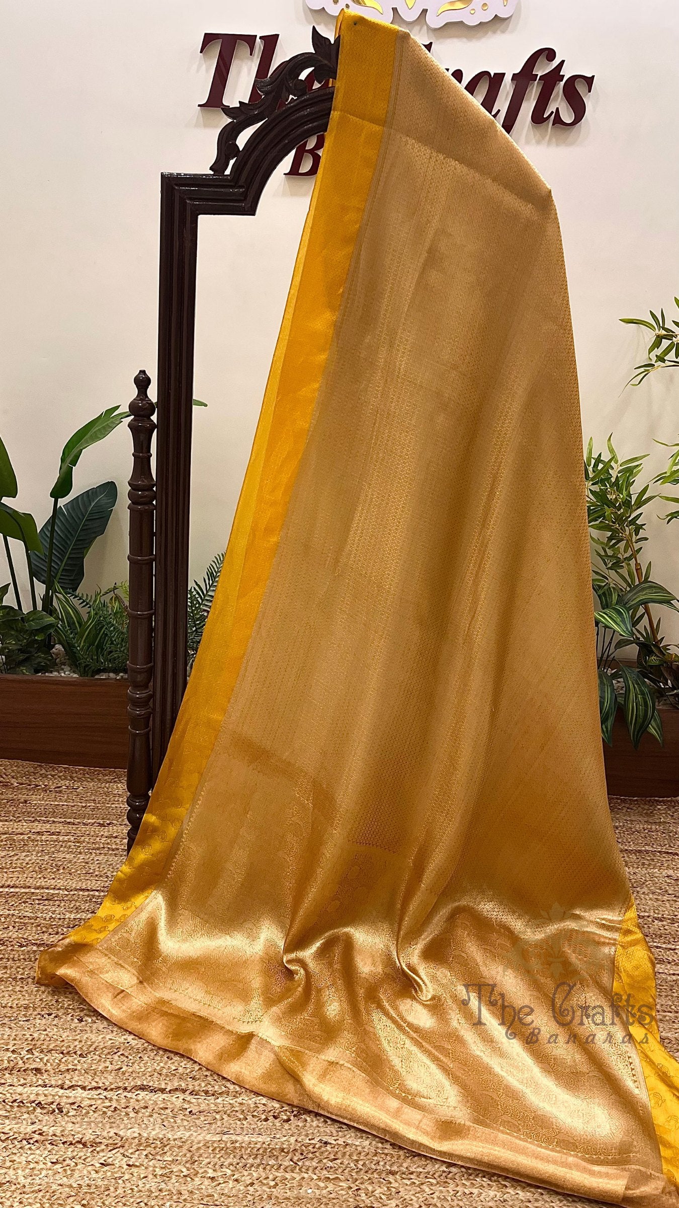 Pure Tissue Brocade Banarasi Saree