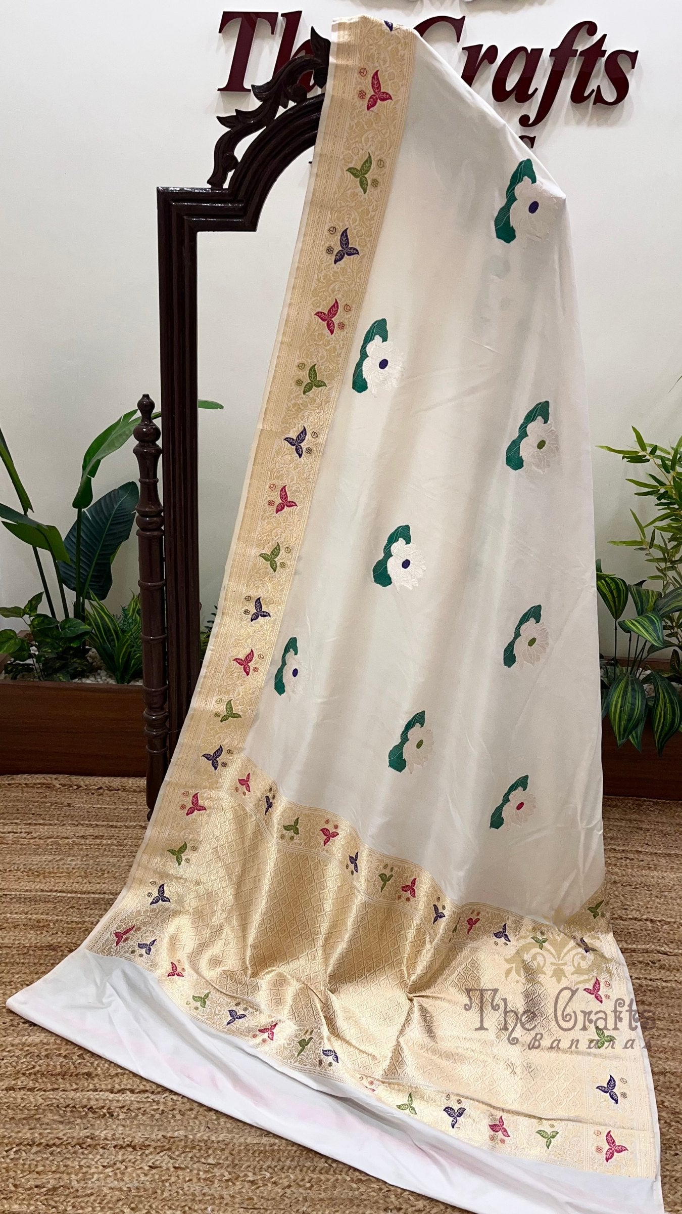 Pure Katan Silk Handloom Banarasi Saree - with kadhua meenakari motifs