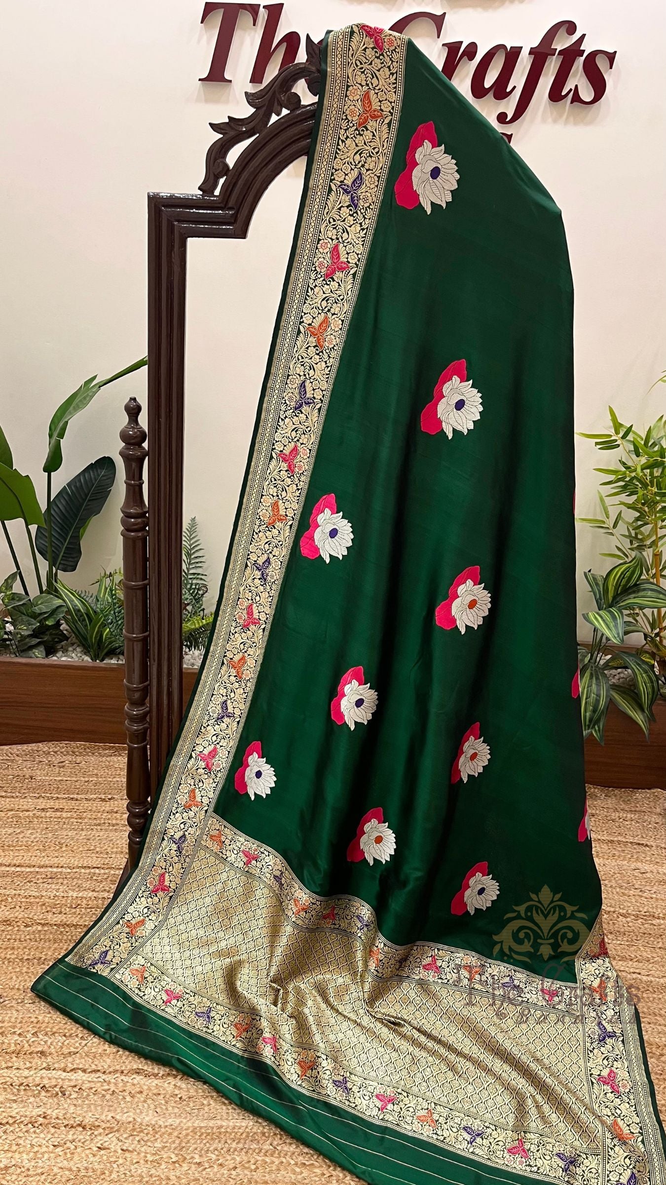 Pure Katan Silk Handloom Banarasi Saree - with kadhua meenakari motifs