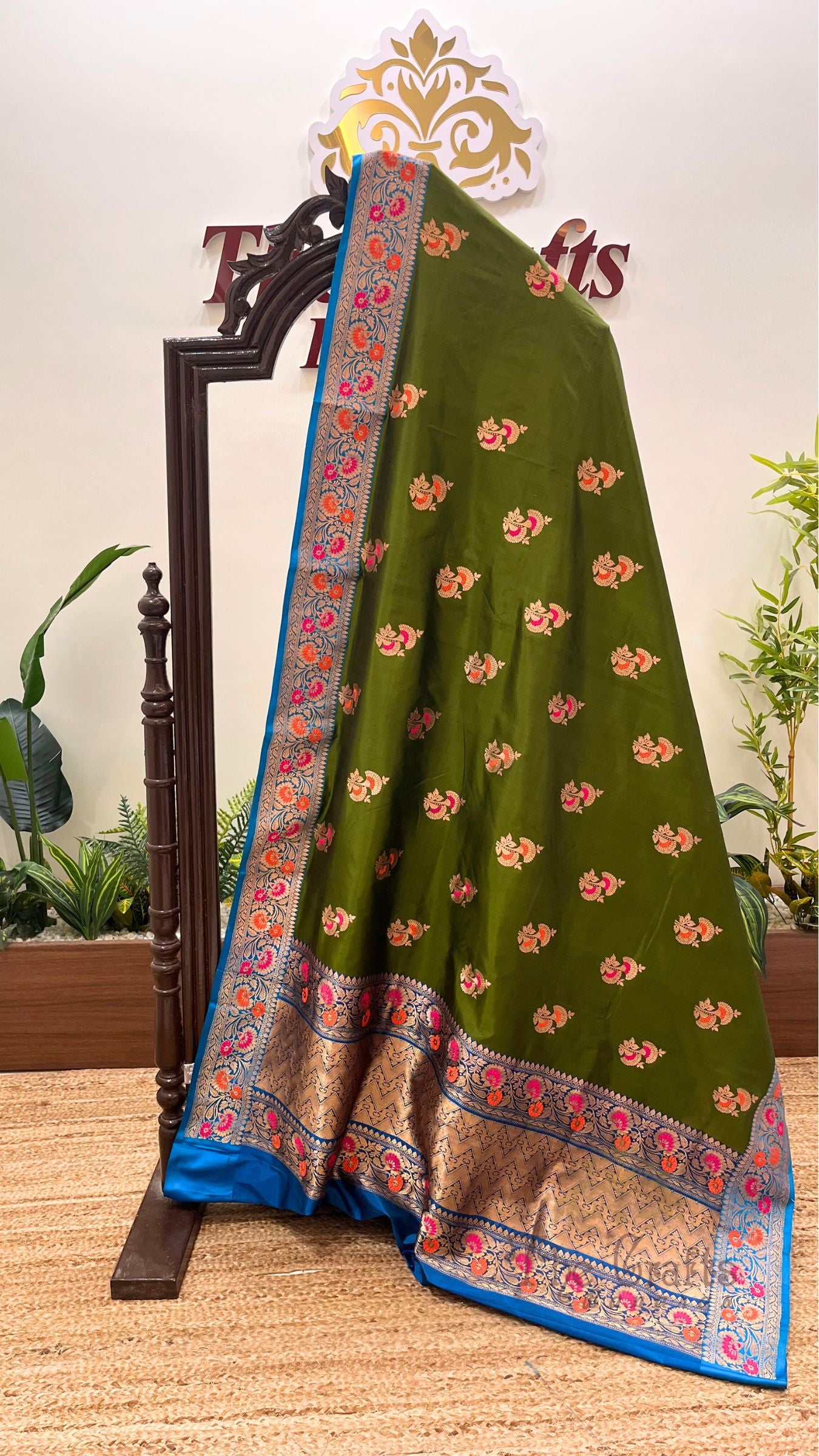 Pure Katan Silk Handloom Banarasi Saree - with kadhua motifs