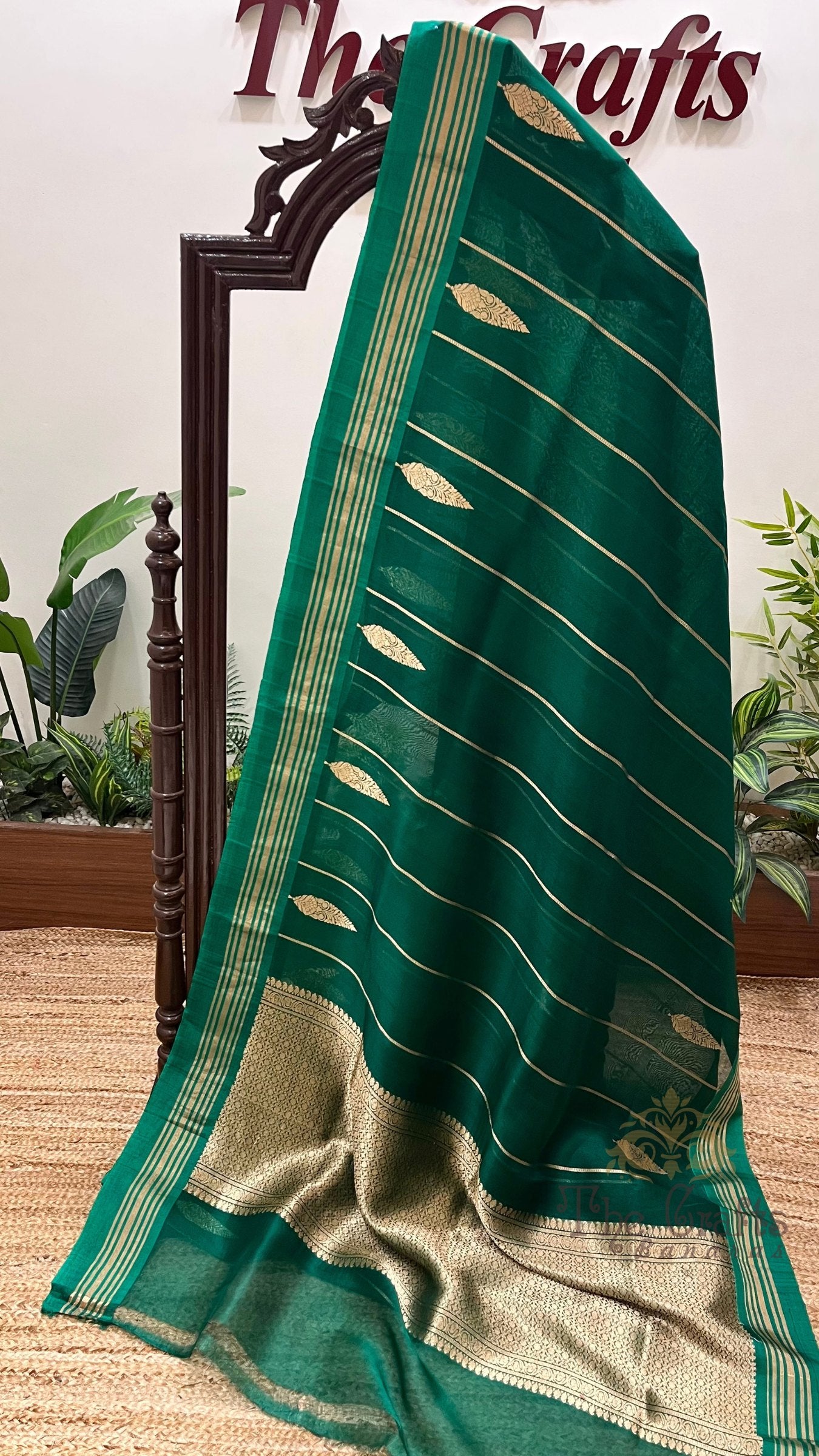 Pure Kora Silk Handloom Banarasi Saree - with kadhua motifs