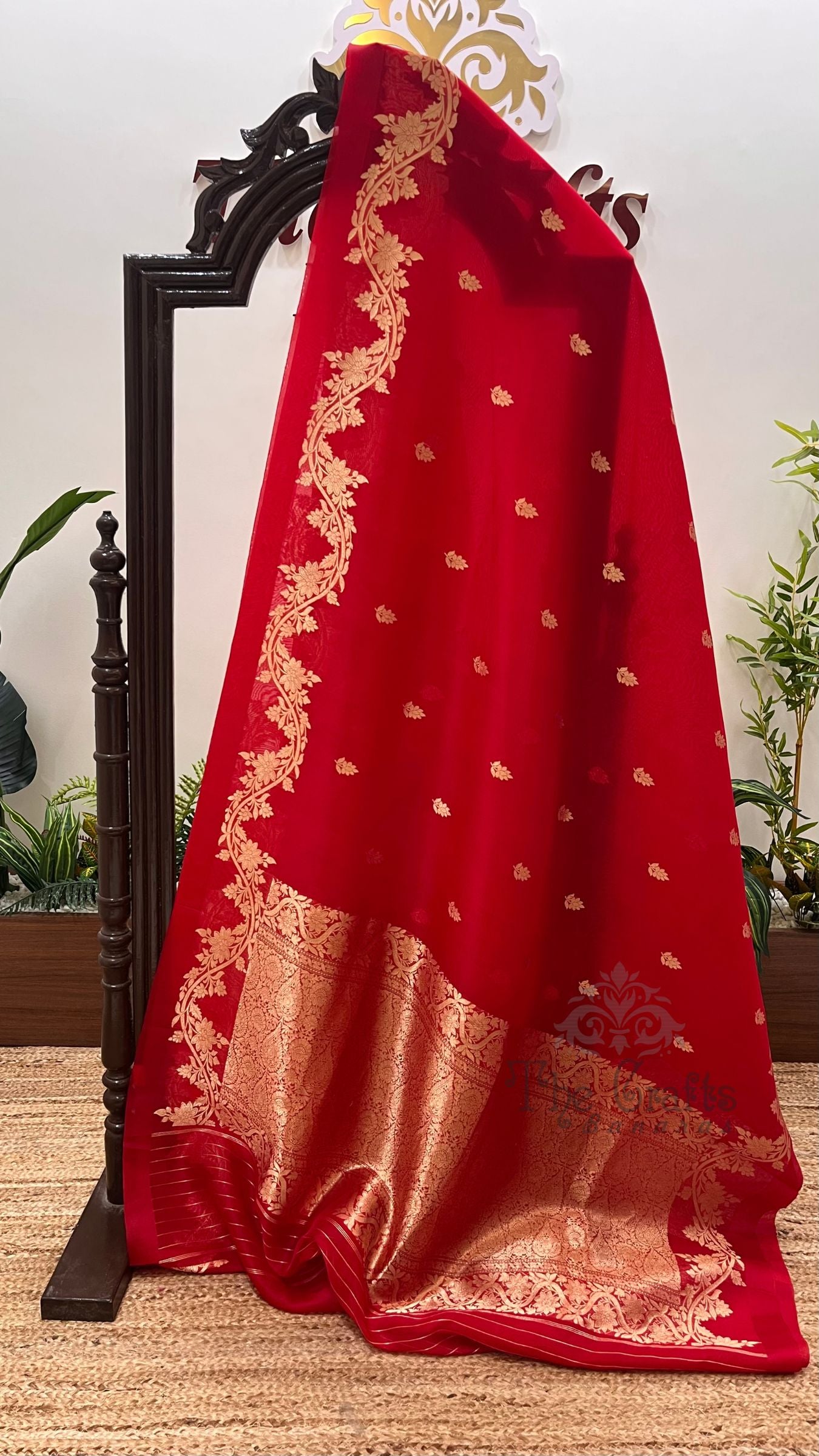 Pure Kora Silk Handloom Banarasi Saree - With Kadhua motifs