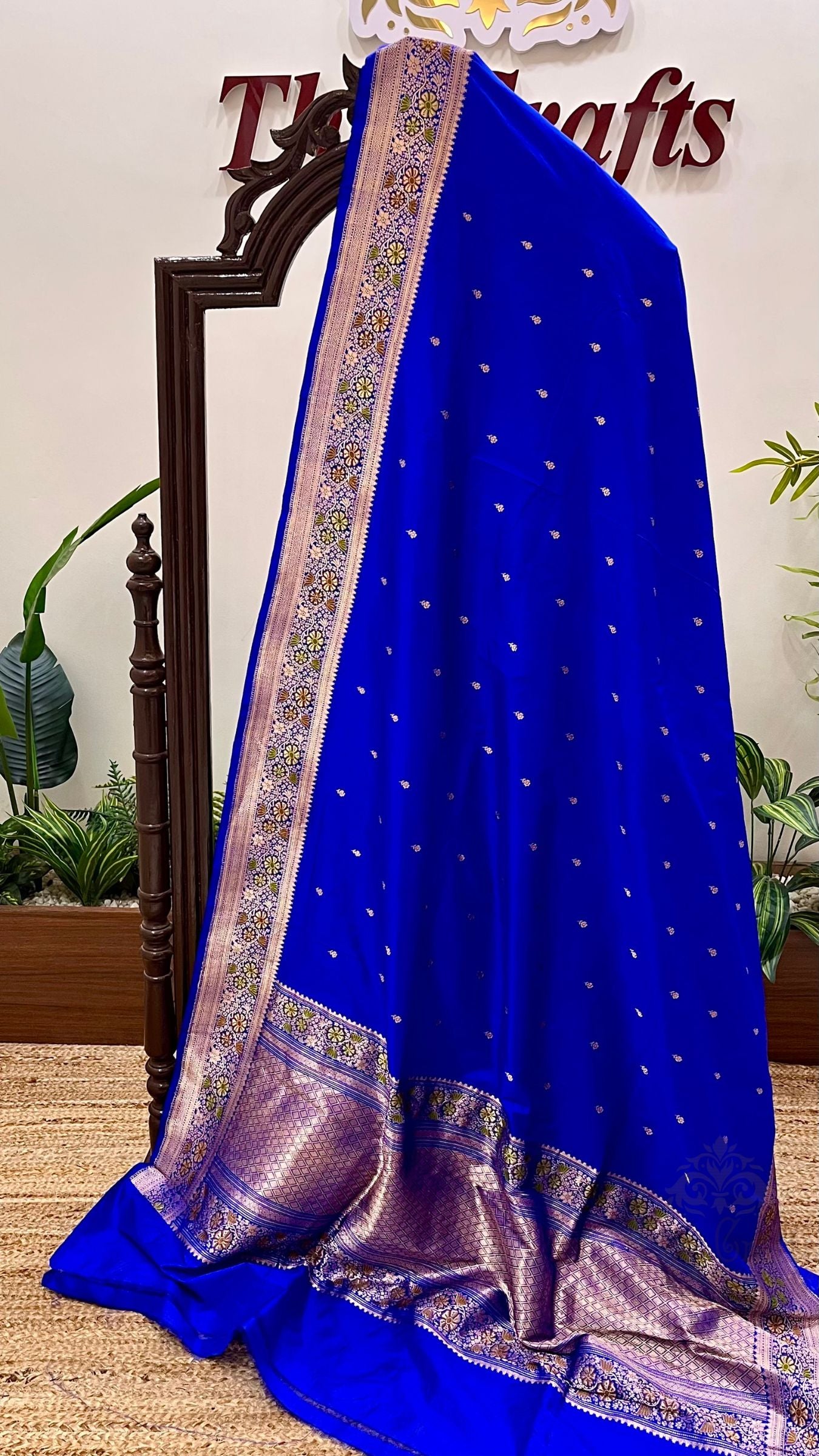 Pure Katan Silk Handloom Banarasi Saree - with kadhua motifs