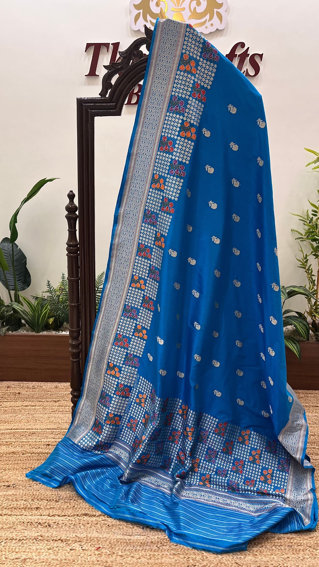 Pure Katan Silk Handloom Banarasi Saree - with kadhua meenakari motifs