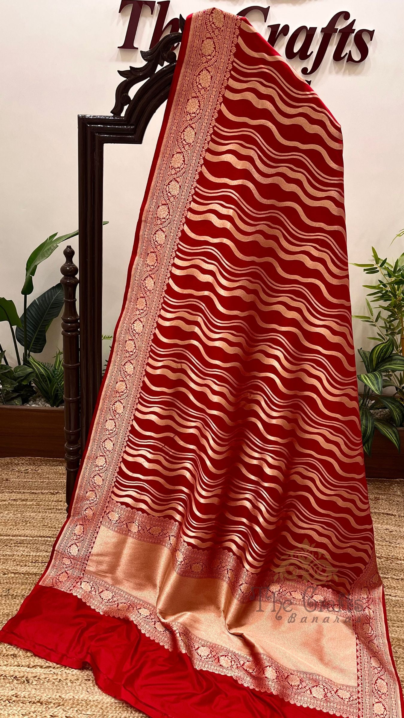 Pure Katan Silk Handloom Banarasi Saree - Jaal Work