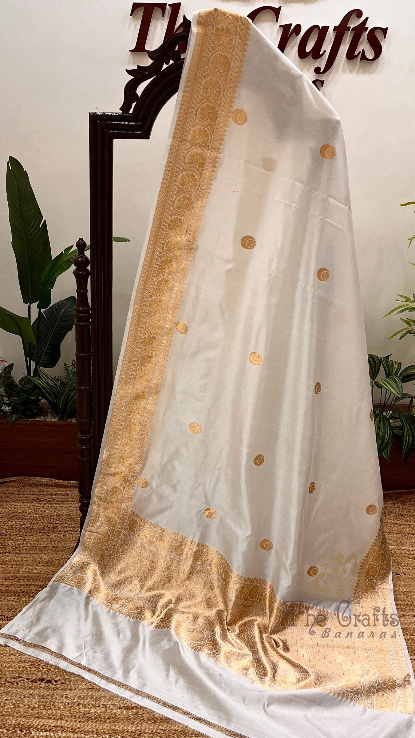 Pure Katan Silk Handloom Banarasi Saree - With Kadhua Motifs