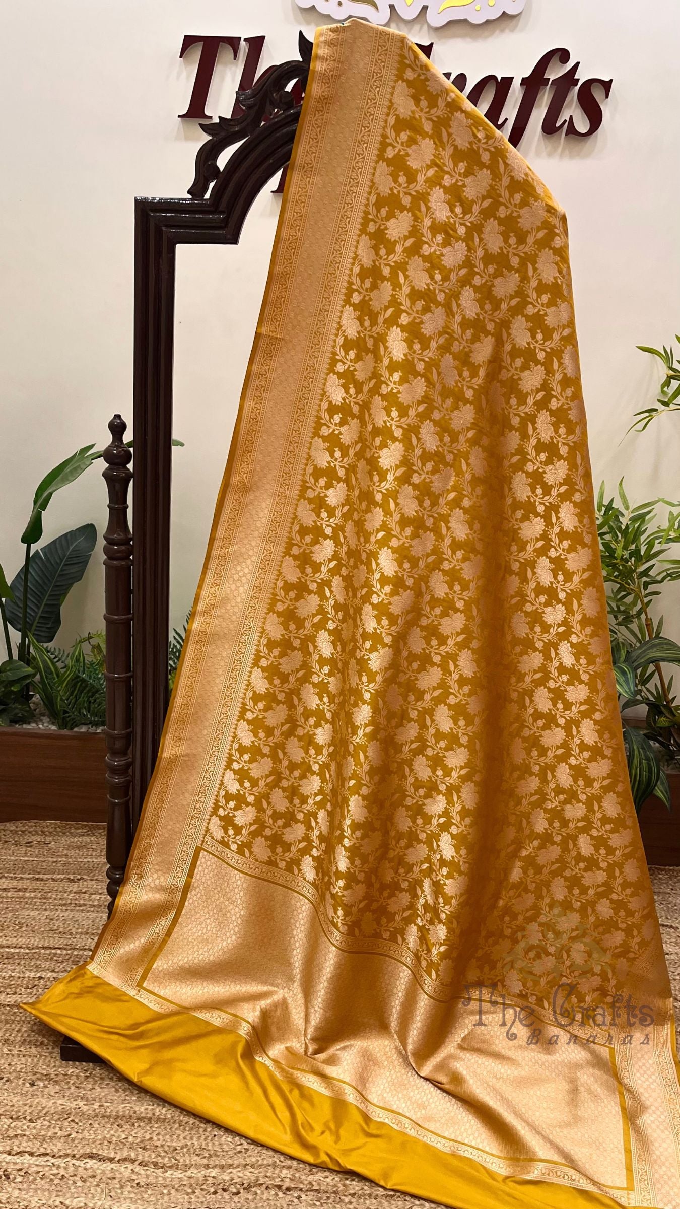 Pure Katan Silk Handloom Banarasi Saree - Jaal Work