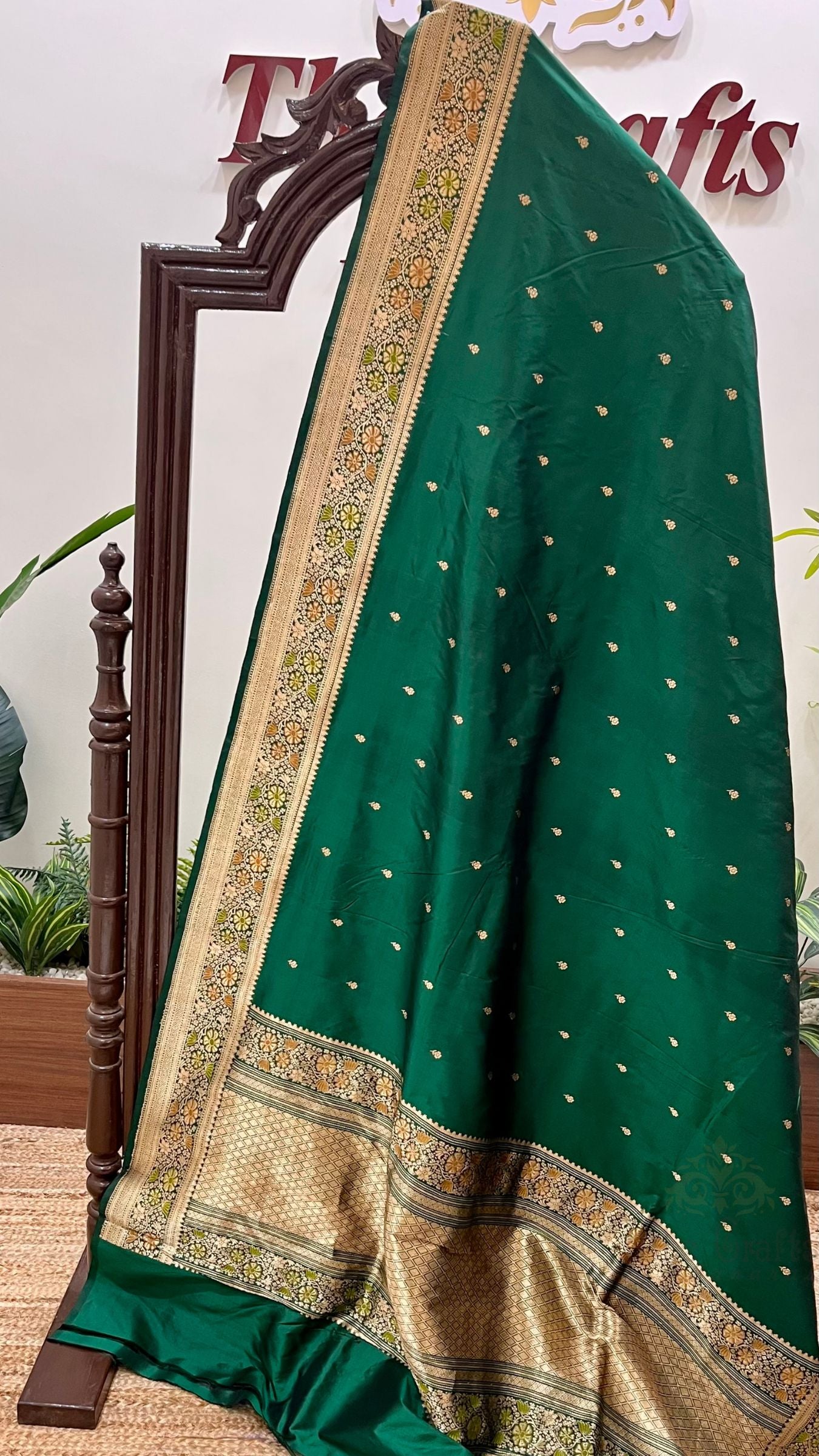 Pure Katan Silk Handloom Banarasi Saree - with kadhua motifs