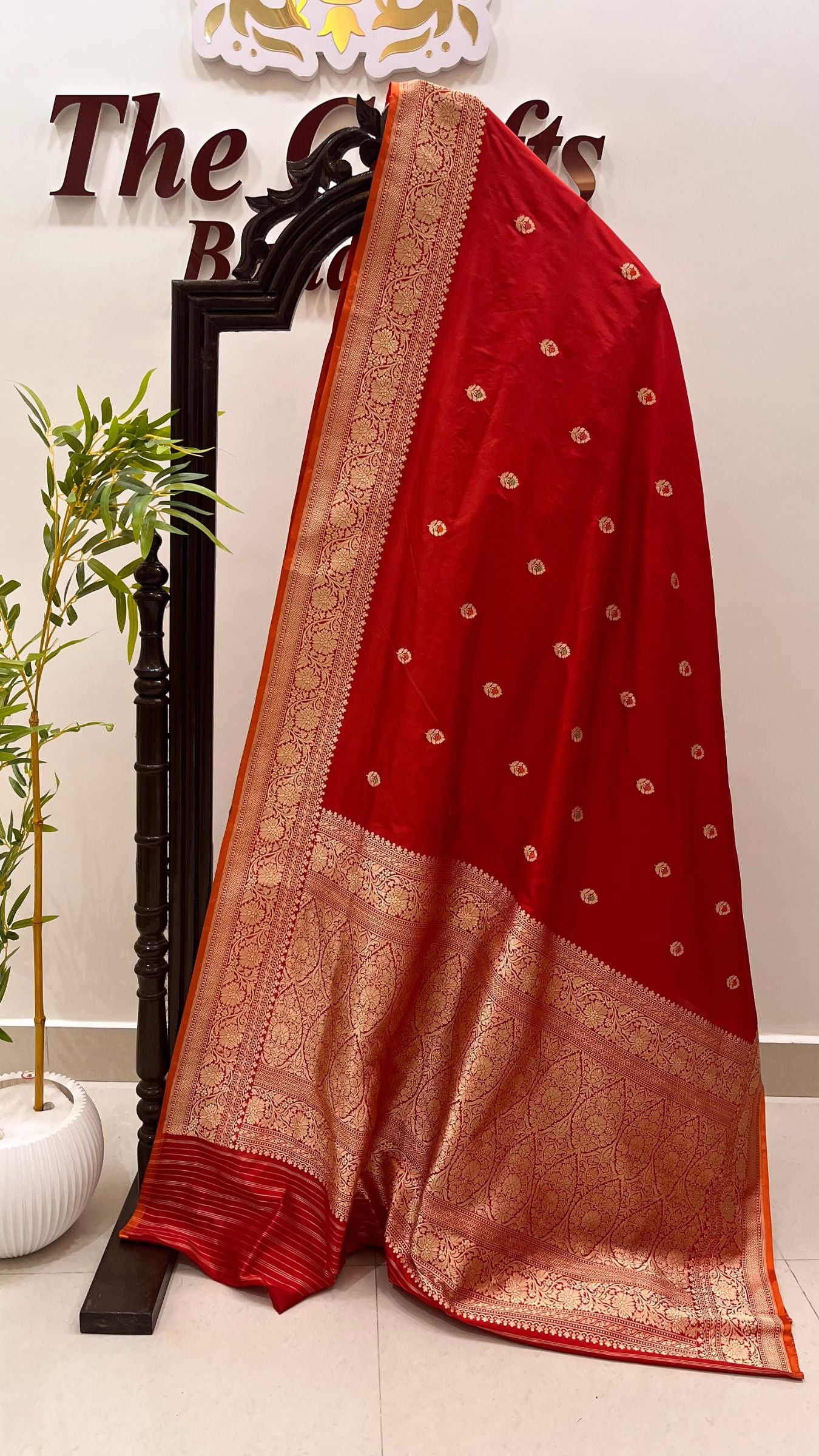 Pure Katan Silk Handloom Banarasi Saree - with kadhua motifs