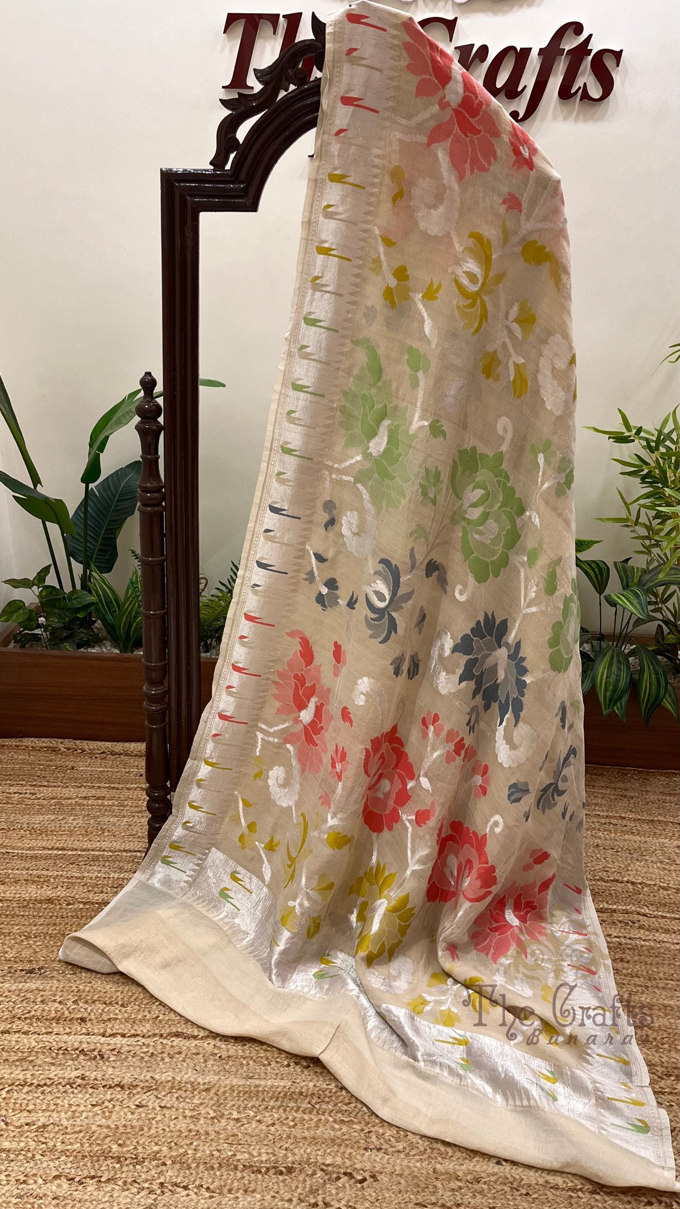 Tussar Georgette Handloom Banarasi Saree - Meenakari