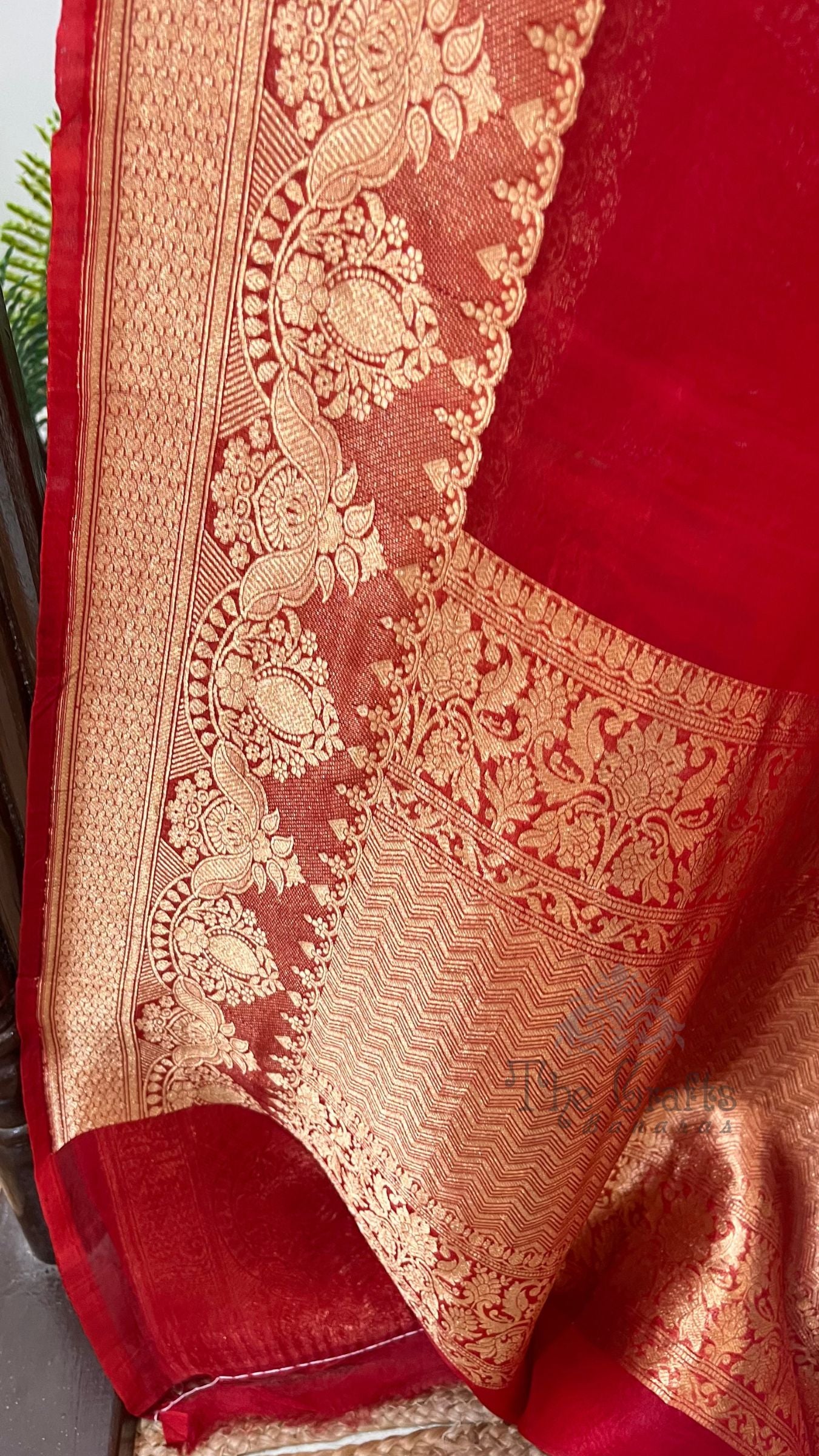 Pure Kora Silk Handloom Banarasi Saree - With Kadhua motifs