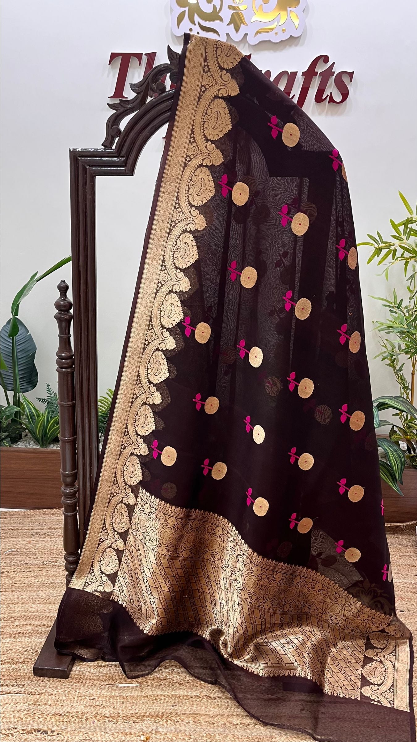 Pure Kora Silk Handloom Banarasi Saree - With Kadhua motifs