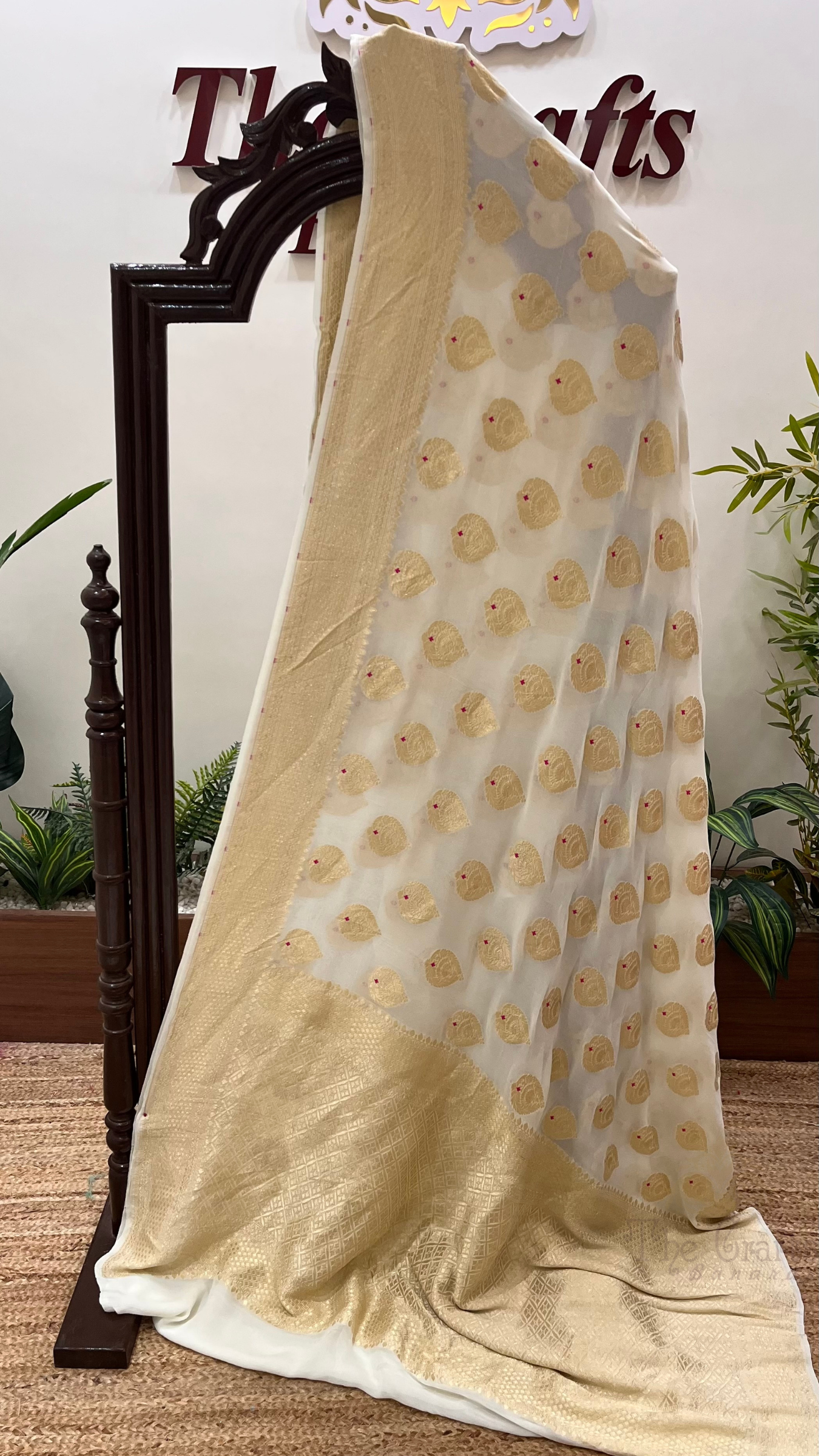 Khaddi Georgette Handloom Banarasi Saree - Jaal with Meenakari