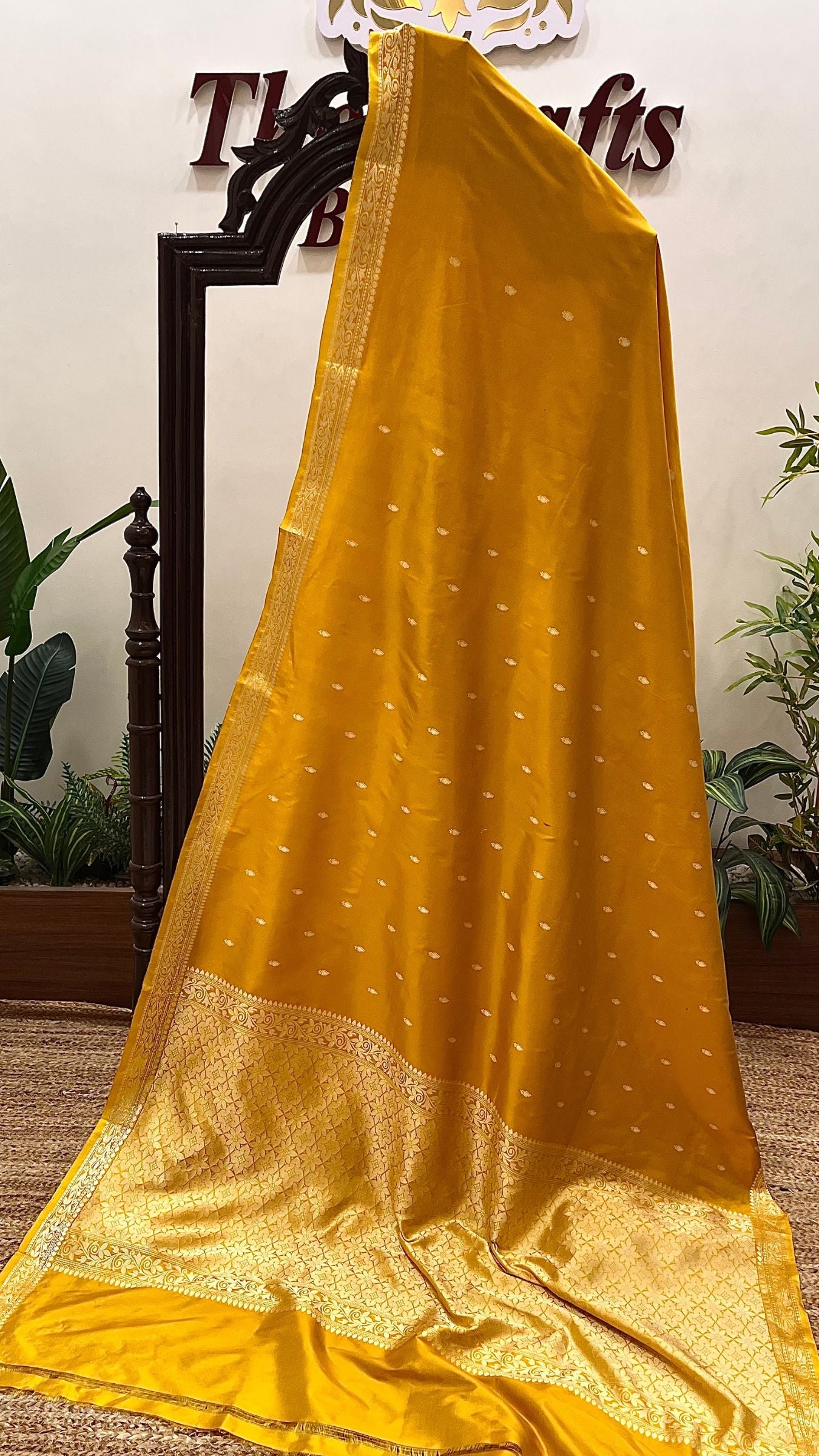Pure Katan Silk Handloom Banarasi Saree - Resham Chunri Buti