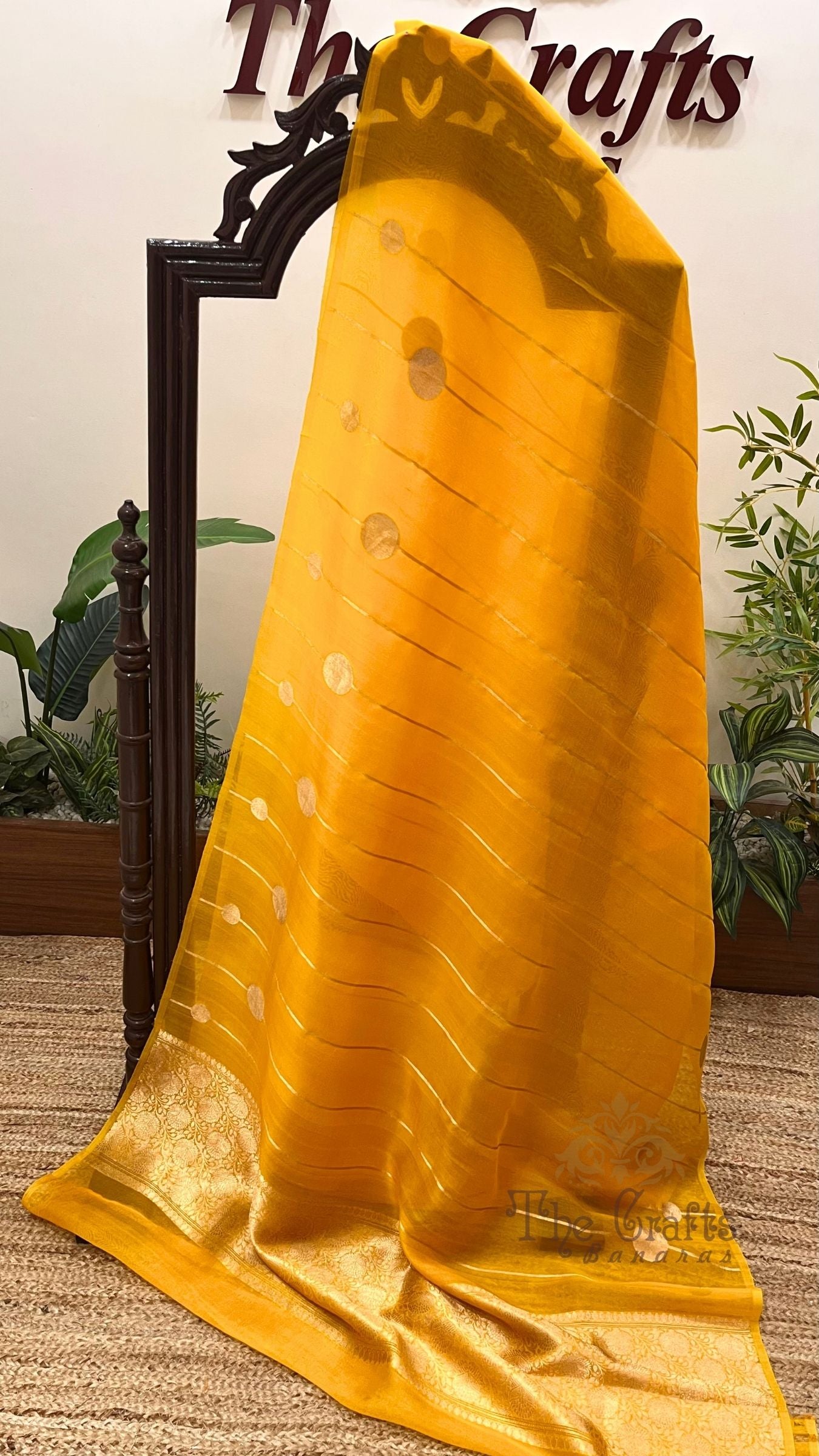 Pure Kora Silk Handloom Banarasi Saree - with kadhua motifs