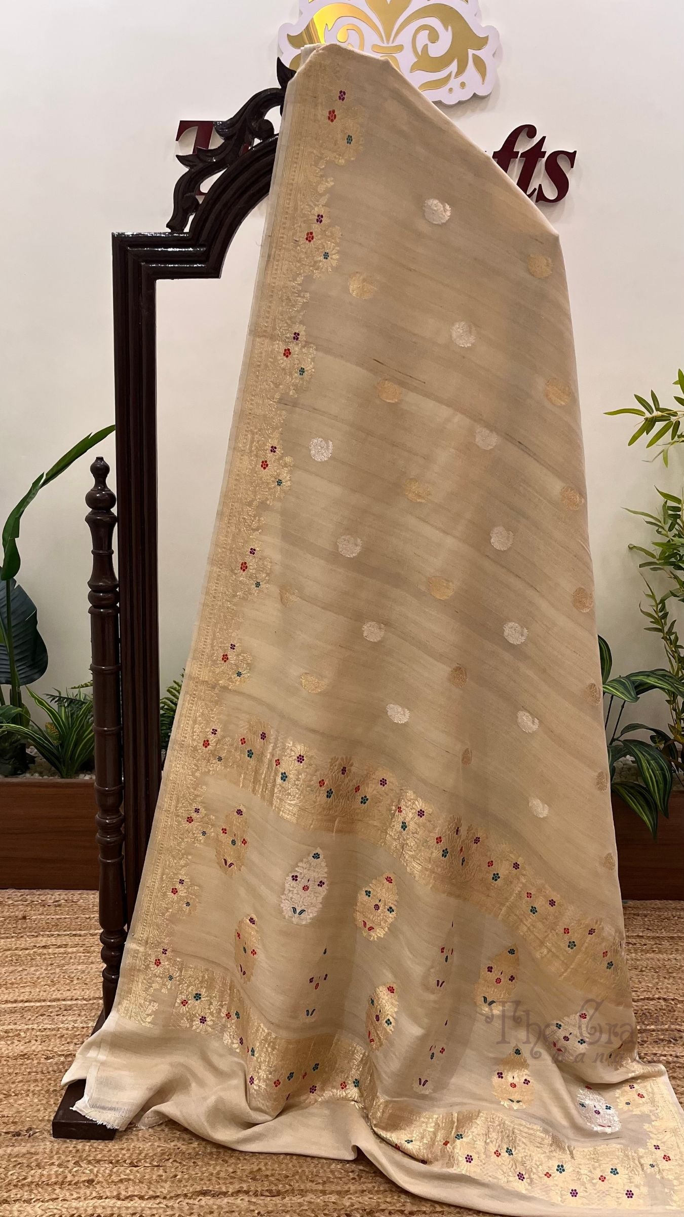 Tussar Georgette Handloom Banarasi Saree - Jaal with Meenakari