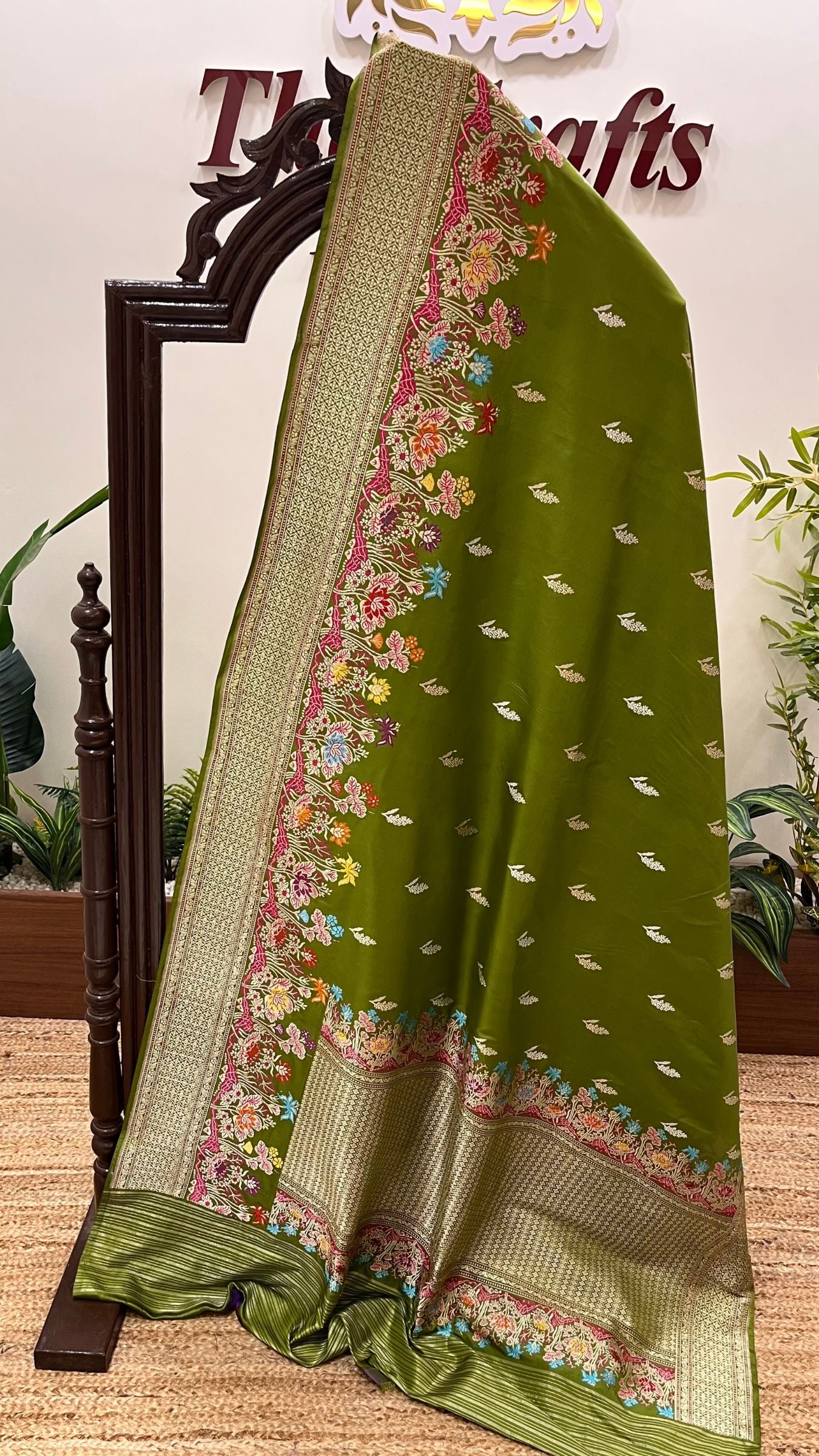 Pure Katan Silk Handloom Banarasi Saree - with kadhua meenakari motifs