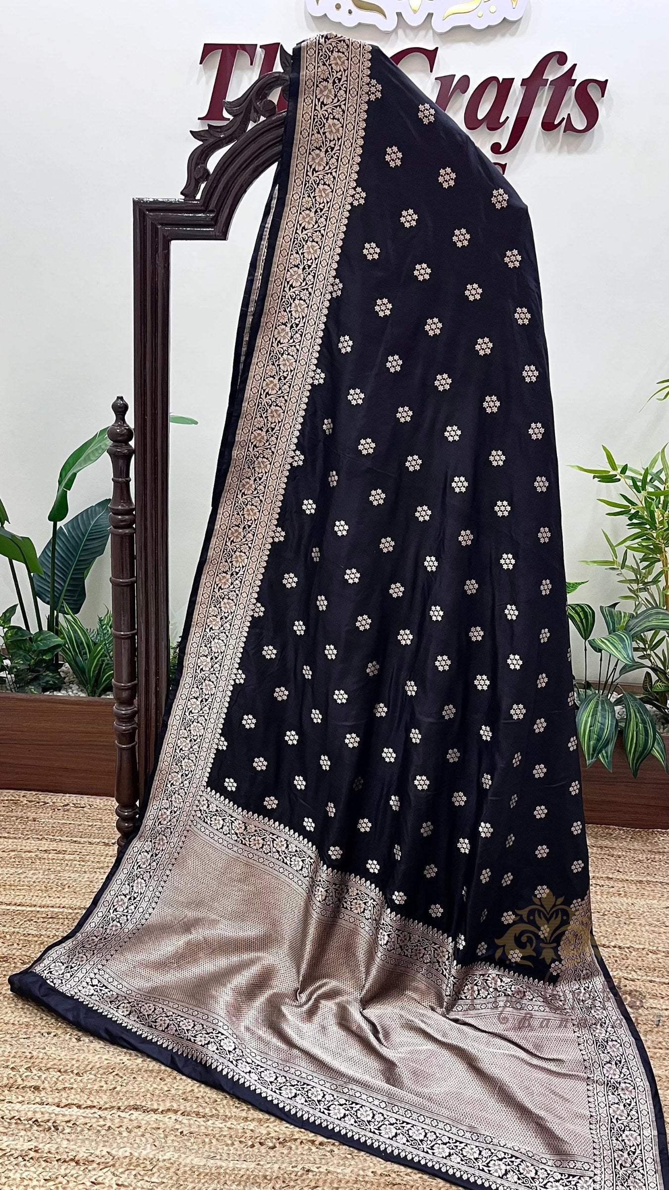 Pure Katan Silk Handloom Banarasi Saree - Motifs work
