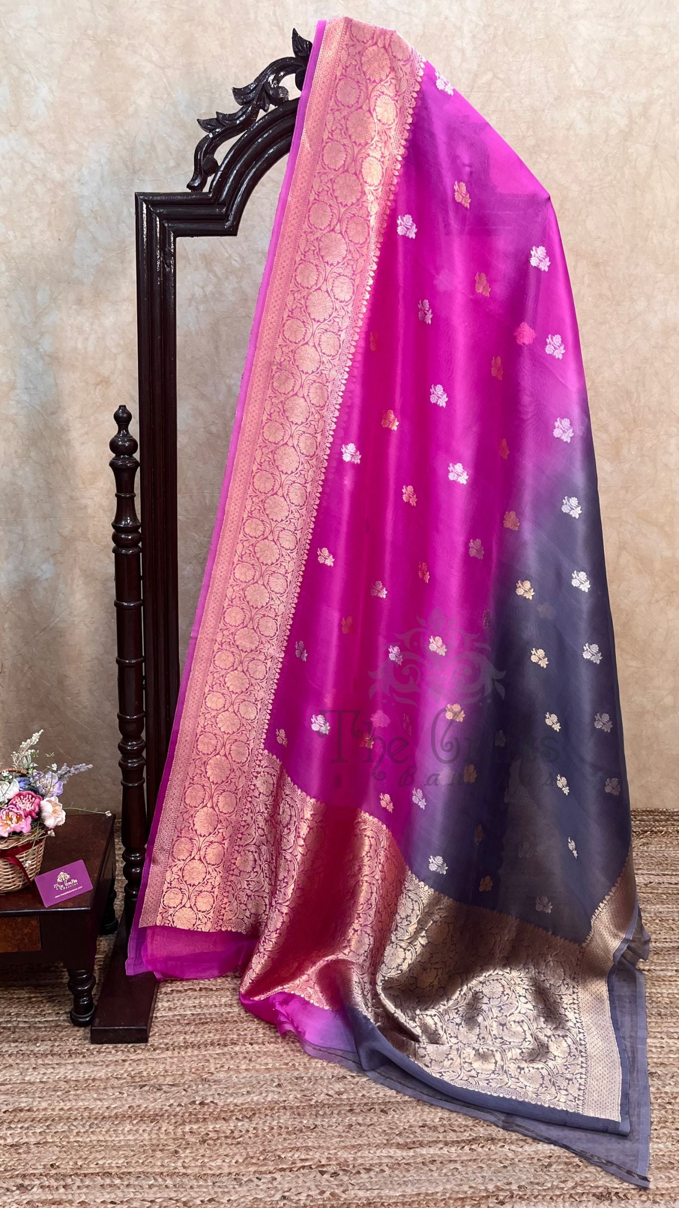 Pure Kora Silk Handloom Banarasi Saree - With Kadhua motifs