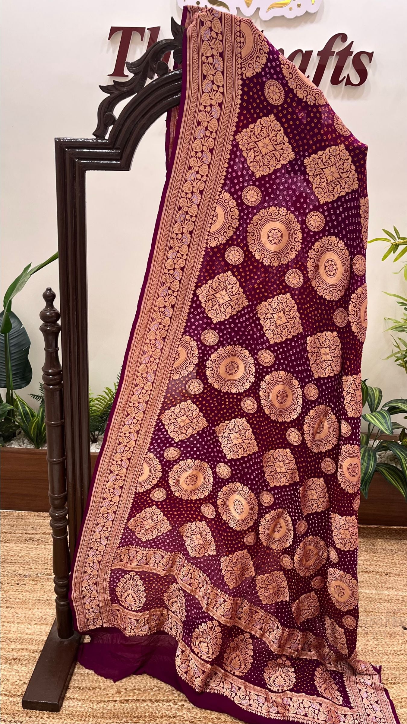 Khaddi Georgette Banarasi Handloom Bandhej Dupatta