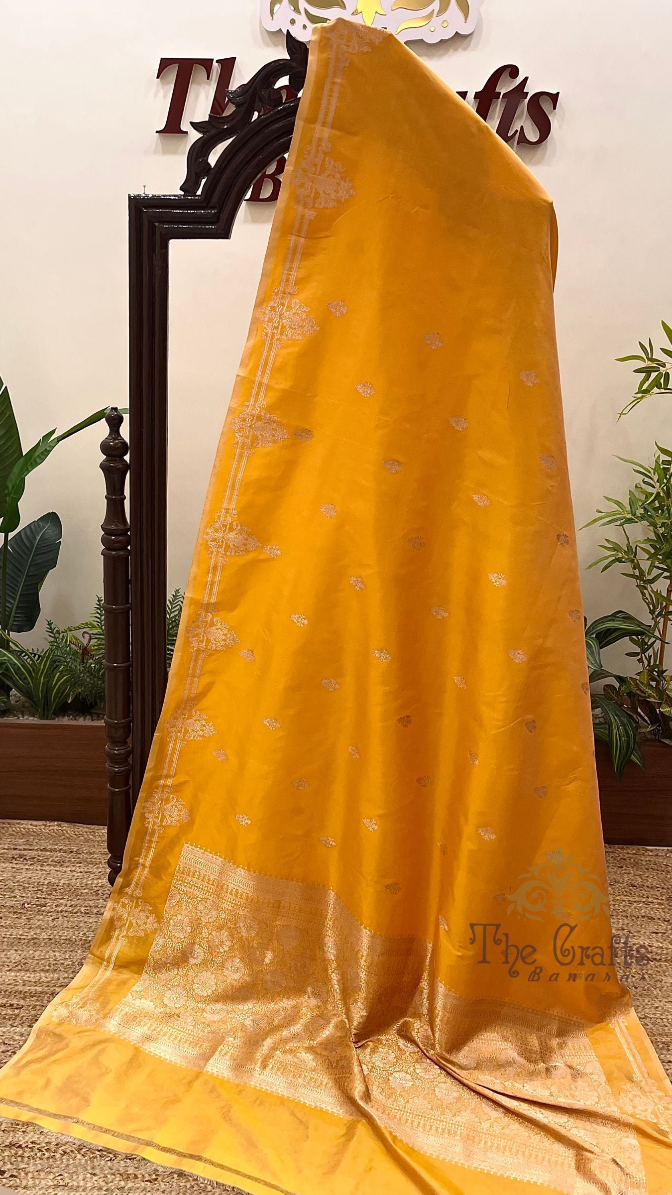 Pure Katan Silk Handloom Banarasi Saree - Kadhua Motifs
